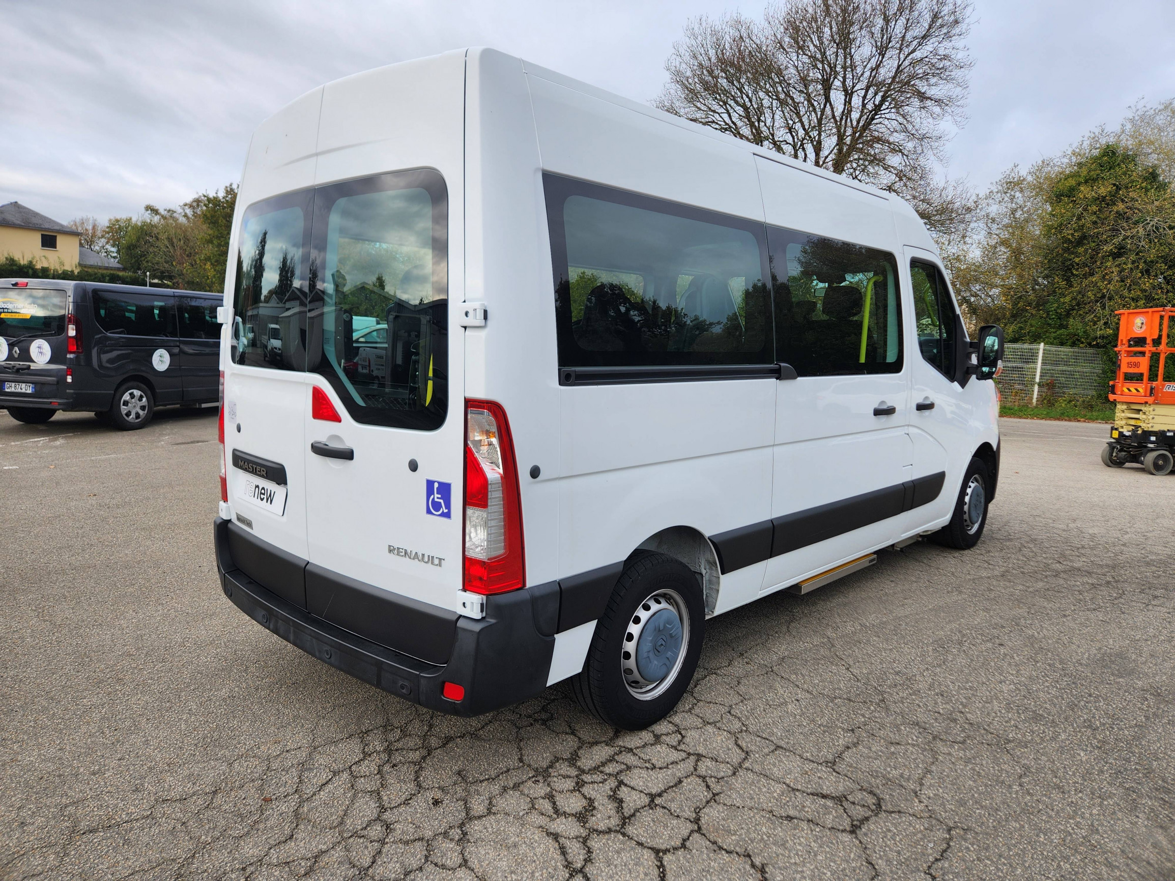 Vente en ligne Renault Master Fourgon MASTER FGN TRAC F3500 L2H2 DCI 135 au prix de 34 660 €