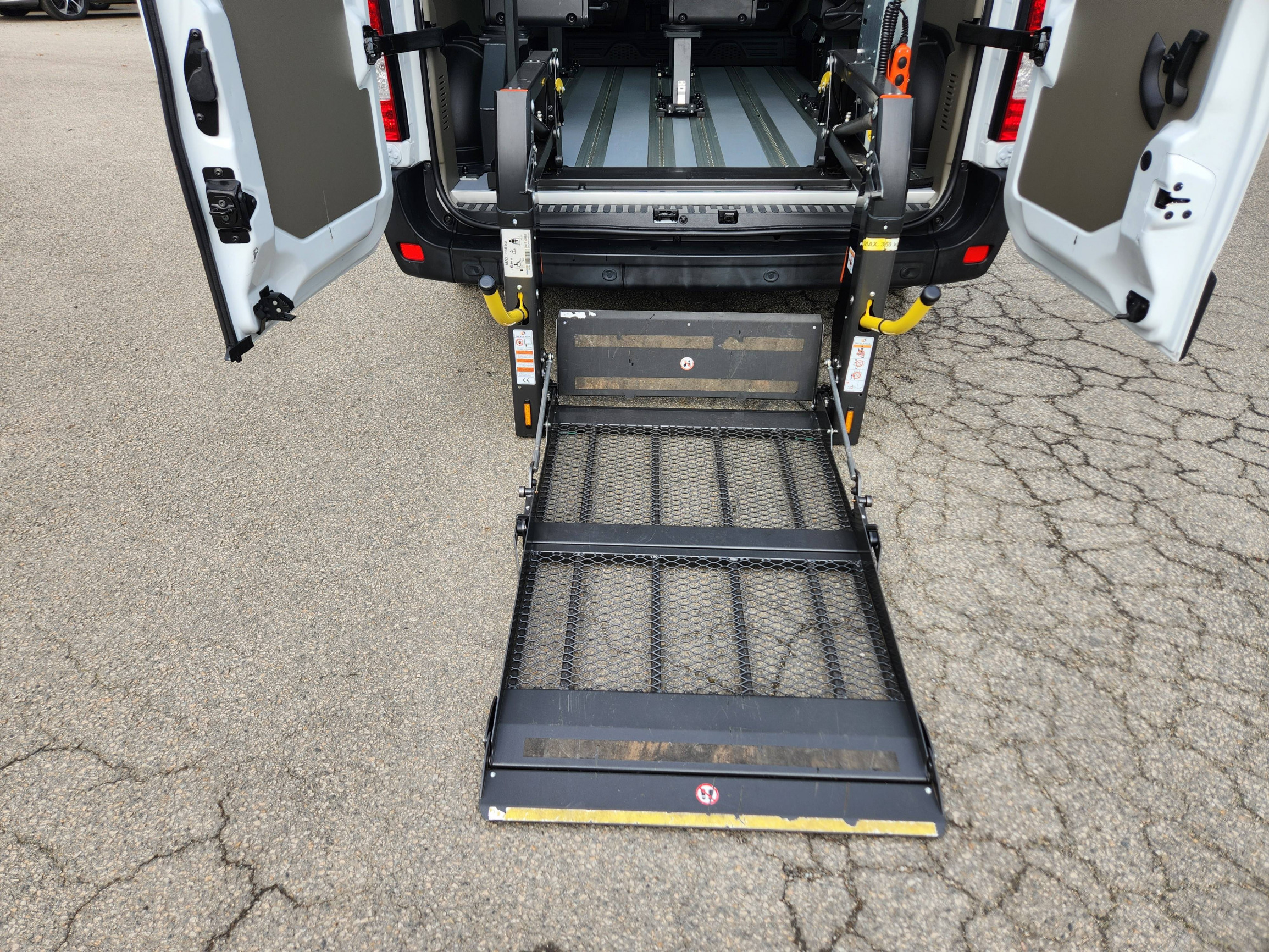 Vente en ligne Renault Master Fourgon MASTER FGN TRAC F3500 L2H2 DCI 135 au prix de 34 660 €