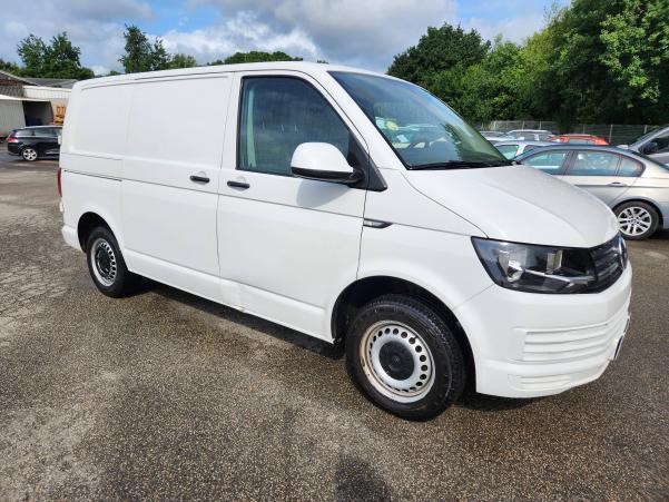 Vente en ligne Volkswagen Transporter TRANSPORTER FGN TOLE L1H1 2.0 TDI 102 au prix de 22 499 €