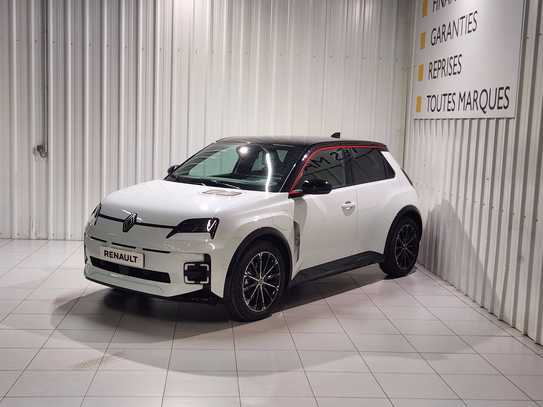 Renault R5 E-Tech  150 ch autonomie confort occasion de 2026 en vente à Morlaix