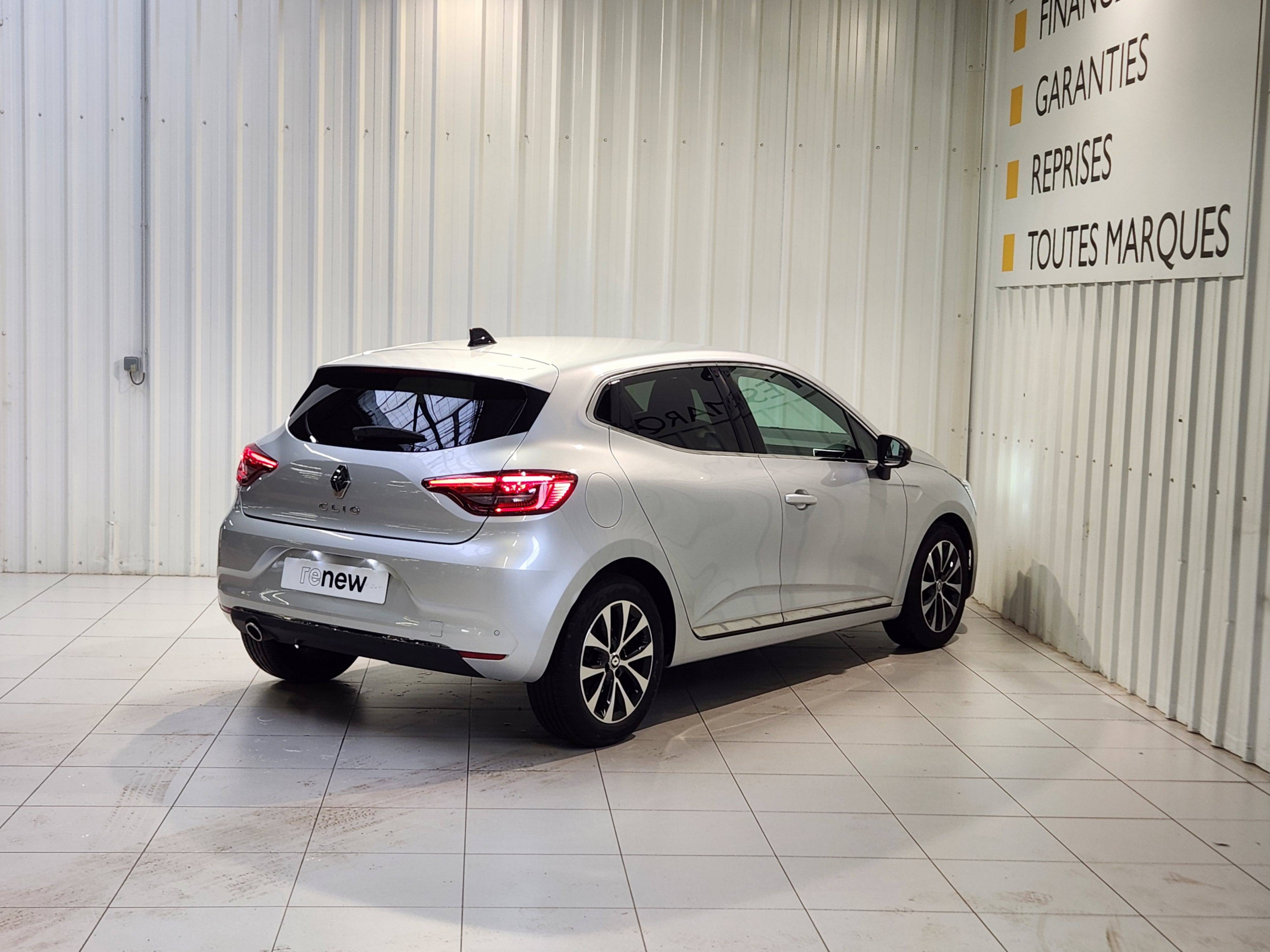 Vente en ligne Renault Clio 5 Clio TCe 90 au prix de 15 990 €