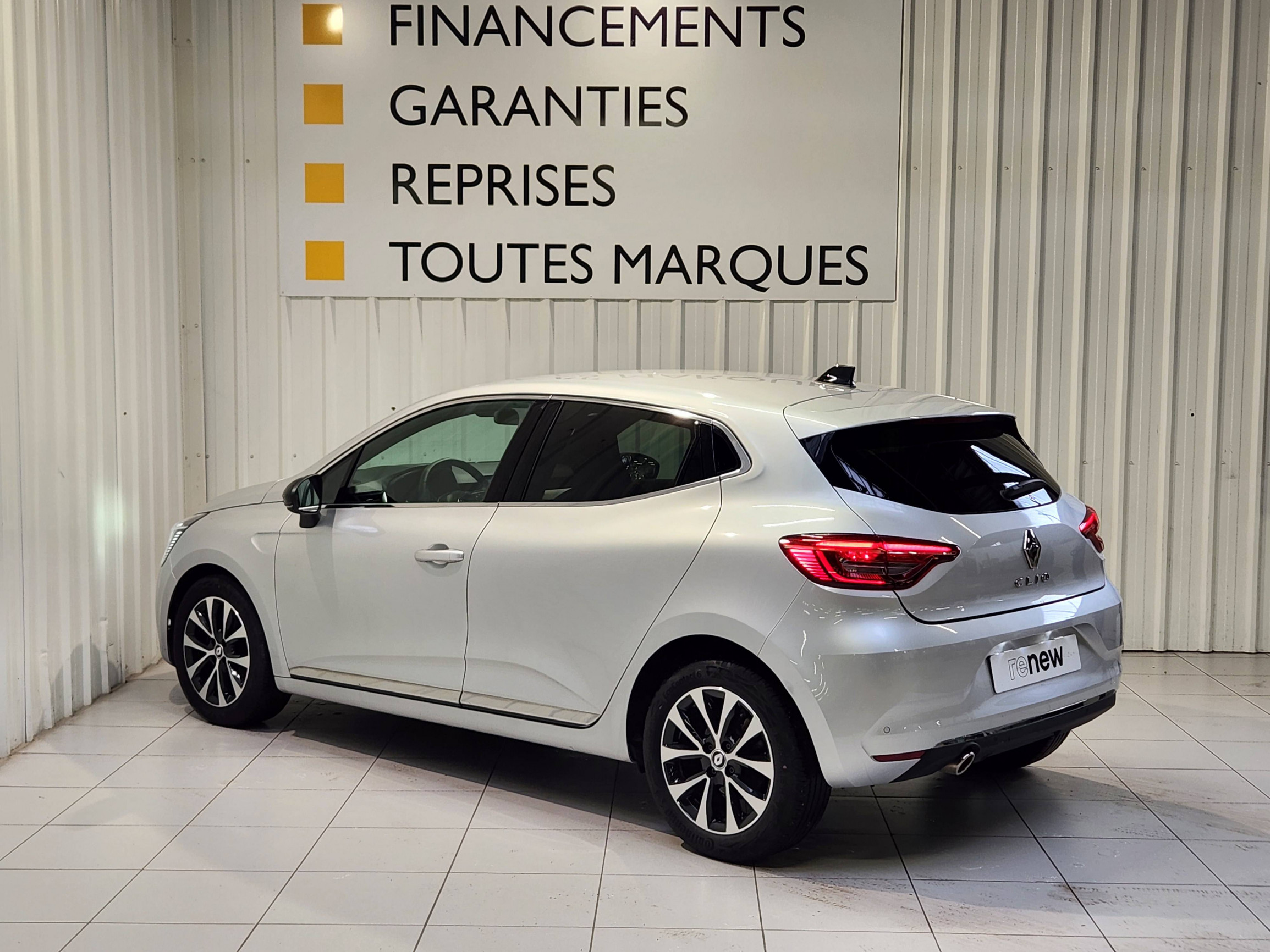 Vente en ligne Renault Clio 5 Clio TCe 90 au prix de 15 990 €