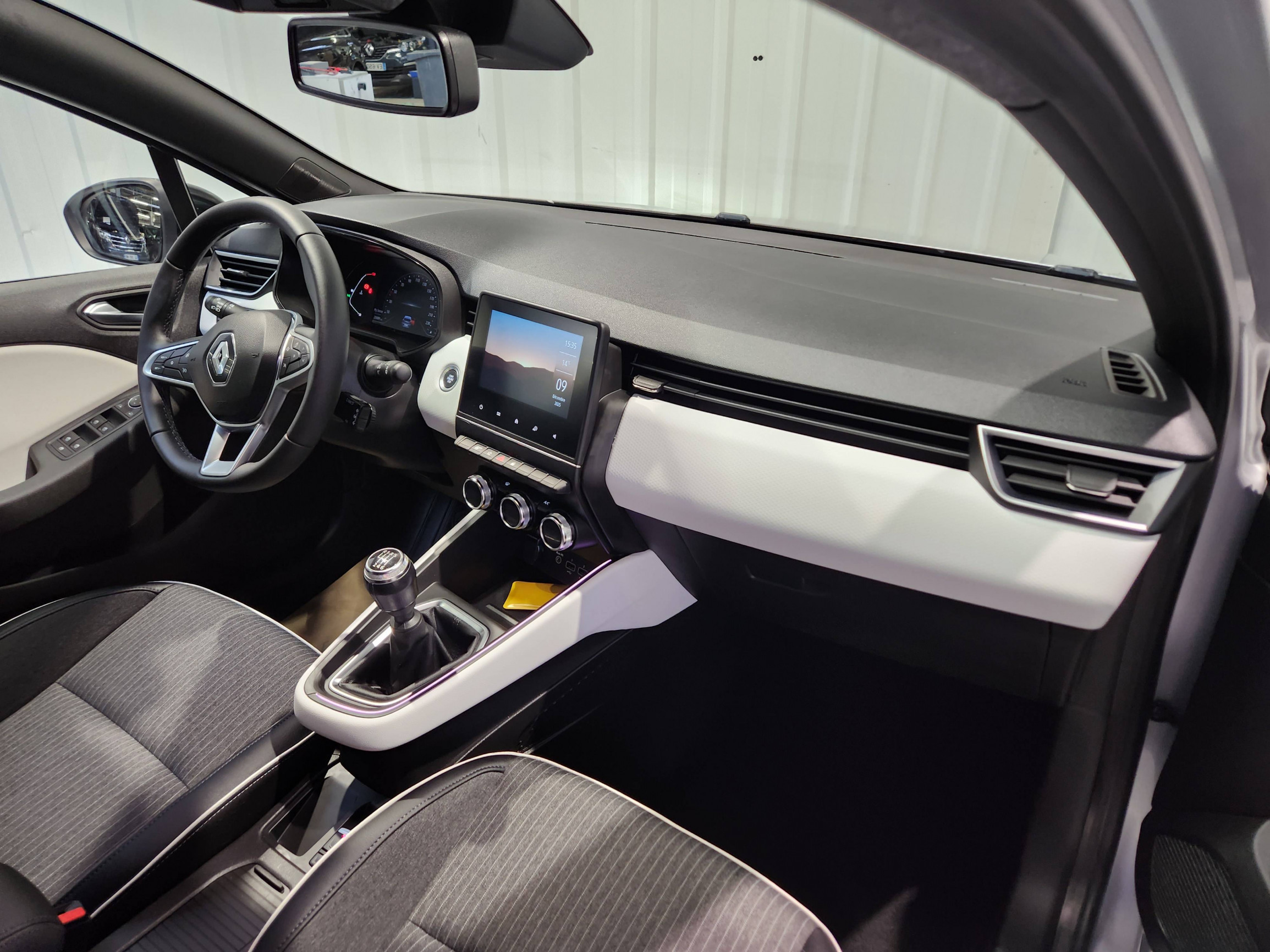 Vente en ligne Renault Clio 5 Clio TCe 90 au prix de 15 990 €