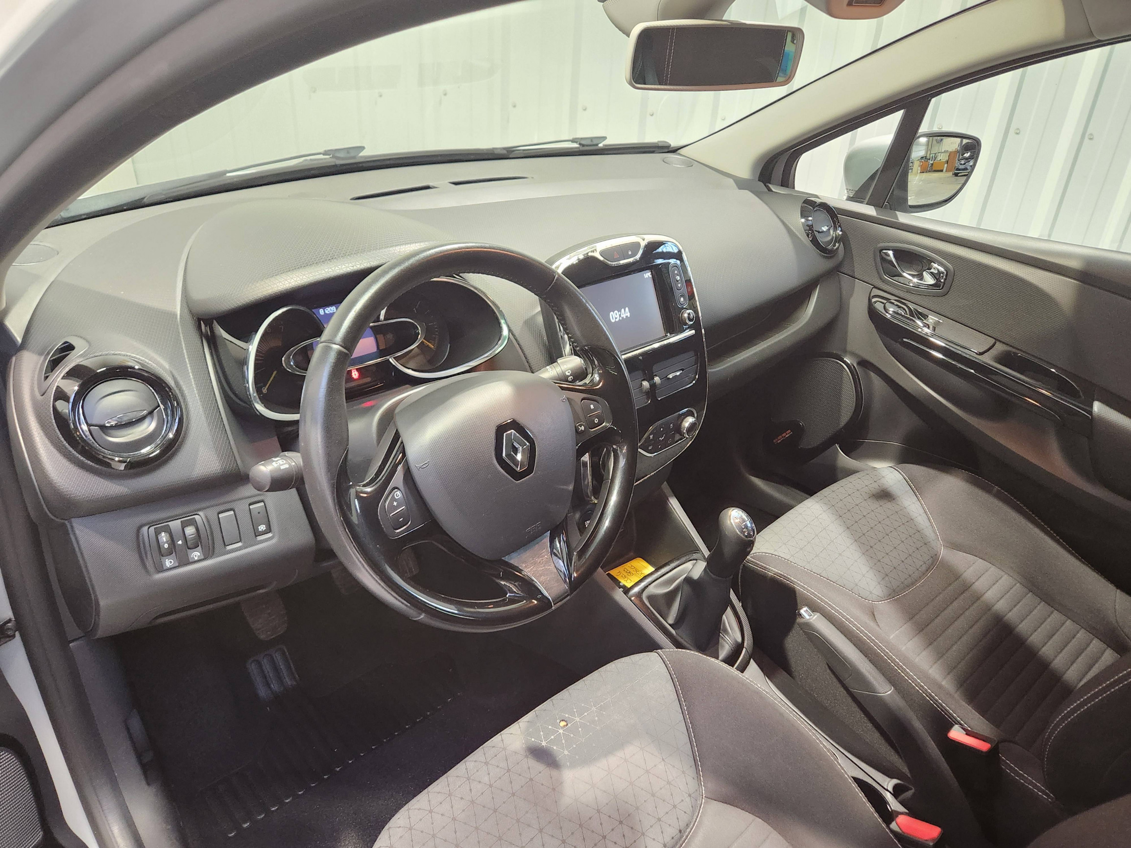 Vente en ligne Renault Clio 4  TCe 90 Energy eco2 au prix de 9 890 €