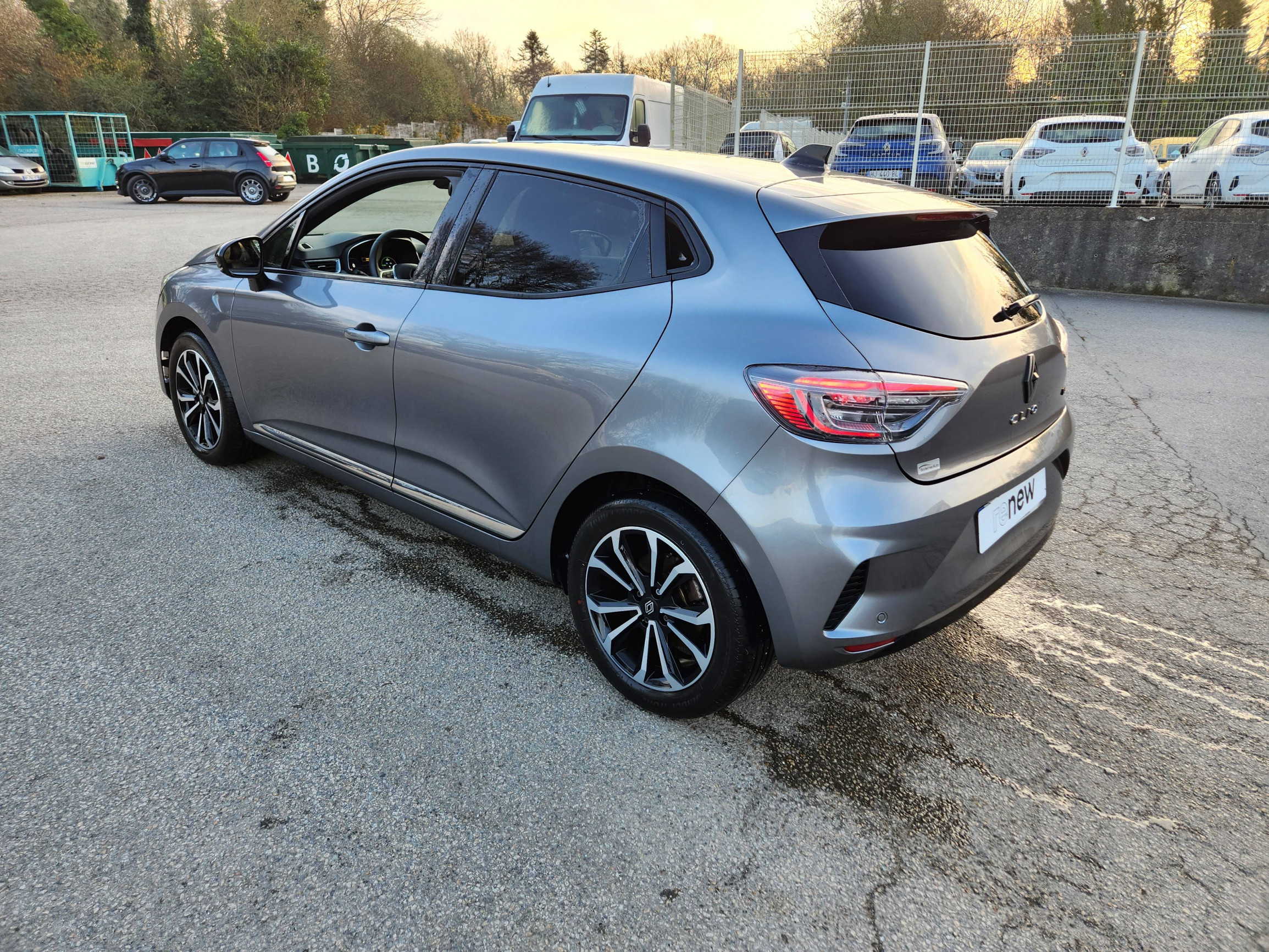 Vente en ligne Renault Clio 5 Clio E-Tech full hybrid 145 au prix de 19 499 €