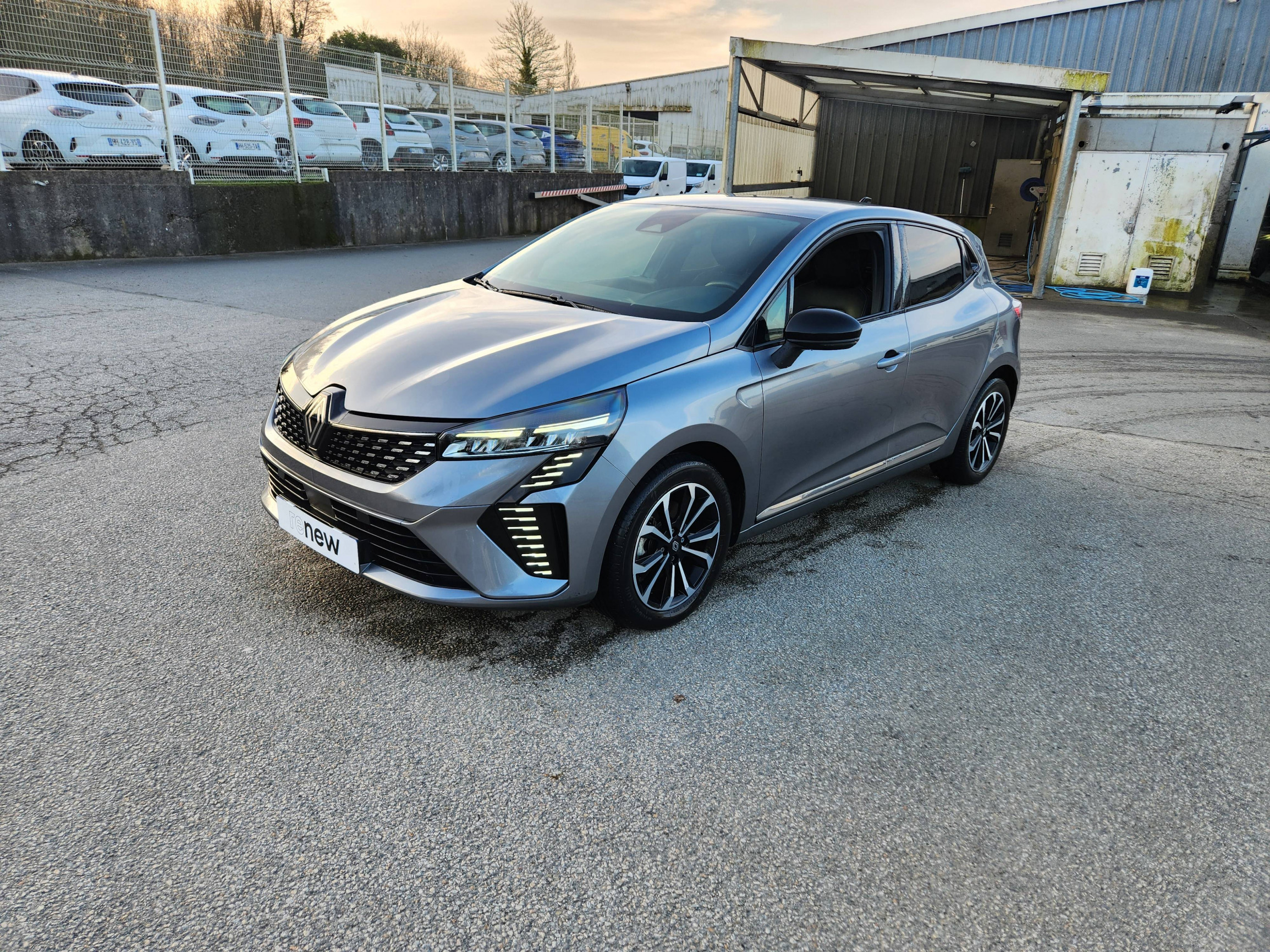 Renault Clio 5 Clio E-Tech full hybrid 145 occasion de 2023 en vente à Morlaix