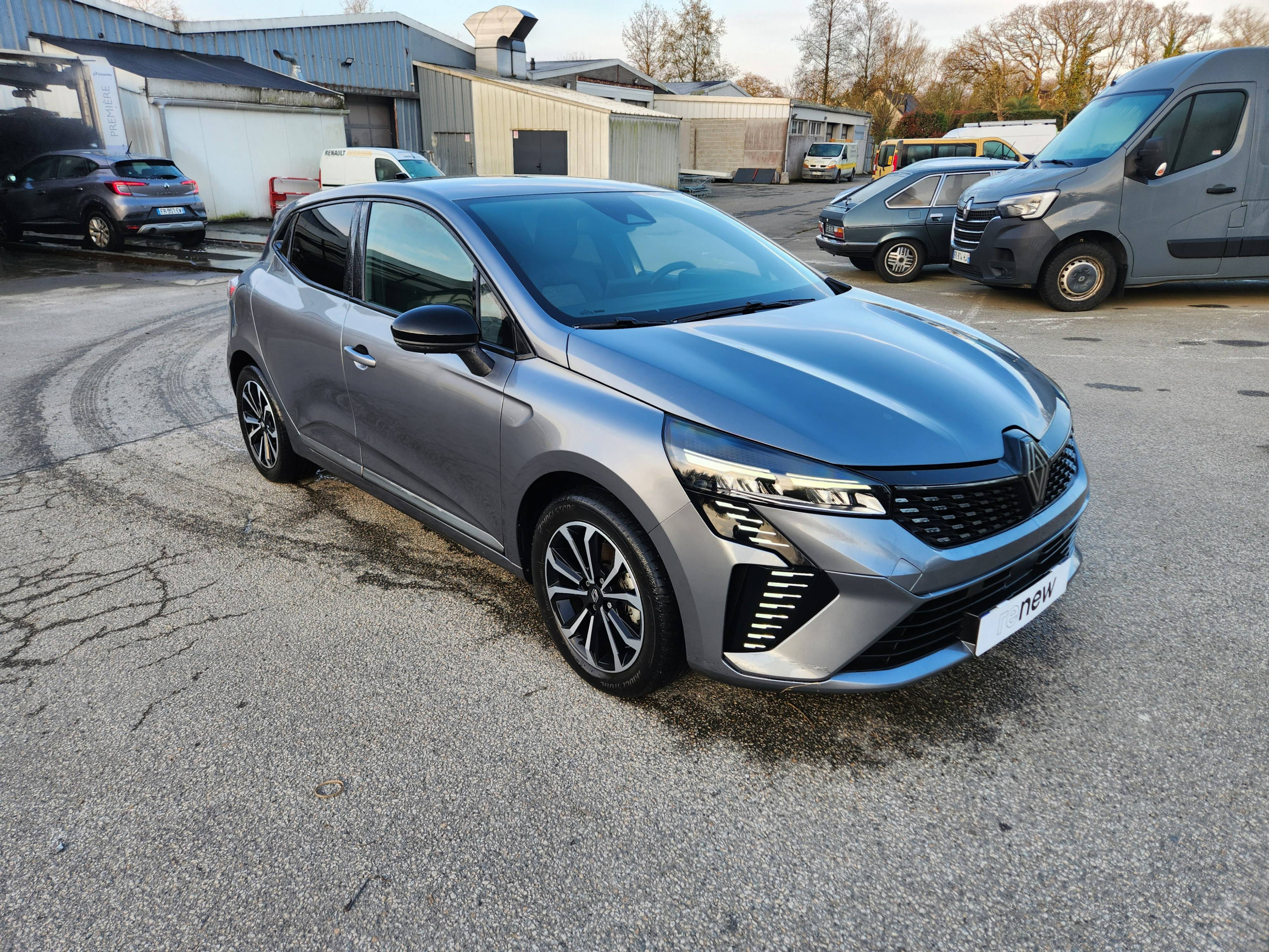 Vente en ligne Renault Clio 5 Clio E-Tech full hybrid 145 au prix de 19 499 €