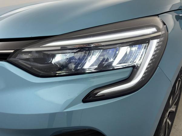 Vente en ligne Renault Clio 5 Clio E-Tech 140 - 21N au prix de 19 499 €