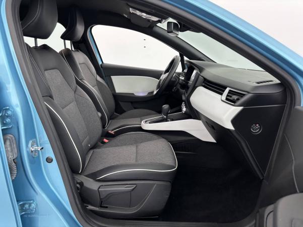 Vente en ligne Renault Clio 5 Clio E-Tech 140 - 21N au prix de 19 499 €
