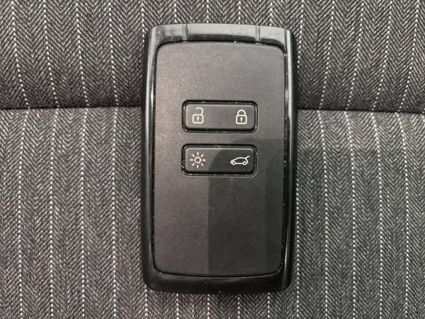Vente en ligne Renault Clio 5 Clio E-Tech 140 - 21N au prix de 19 499 €