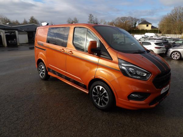 Vente en ligne Ford Transit Custom TRANSIT CUSTOM CA 320 L1H1 2.0 ECOBLUE 170 BVA au prix de 40 999 €