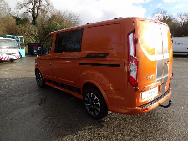 Vente en ligne Ford Transit Custom TRANSIT CUSTOM CA 320 L1H1 2.0 ECOBLUE 170 BVA au prix de 40 999 €