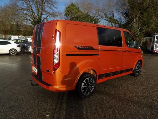 Vente en ligne Ford Transit Custom TRANSIT CUSTOM CA 320 L1H1 2.0 ECOBLUE 170 BVA au prix de 40 999 €