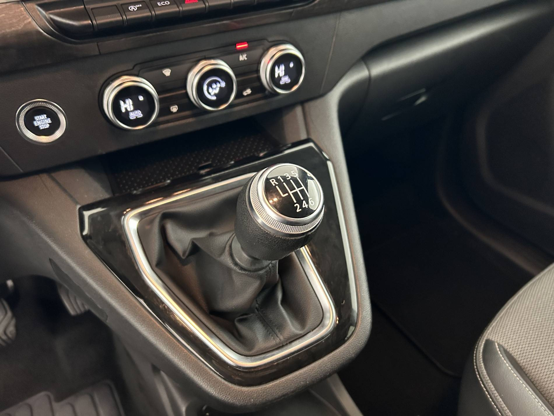 Vente en ligne Renault Kangoo  Blue dCi 95 au prix de 21 499 €