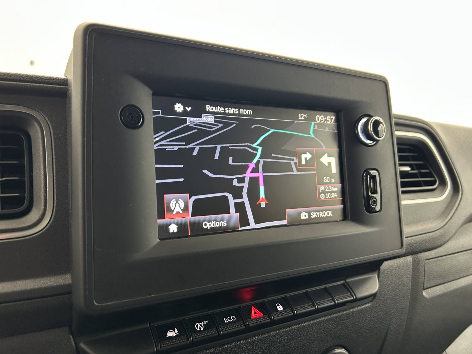 Vente en ligne Renault Master Fourgon MASTER FGN TRAC F3300 L2H2 BLUE DCI 150 au prix de 22 390 €