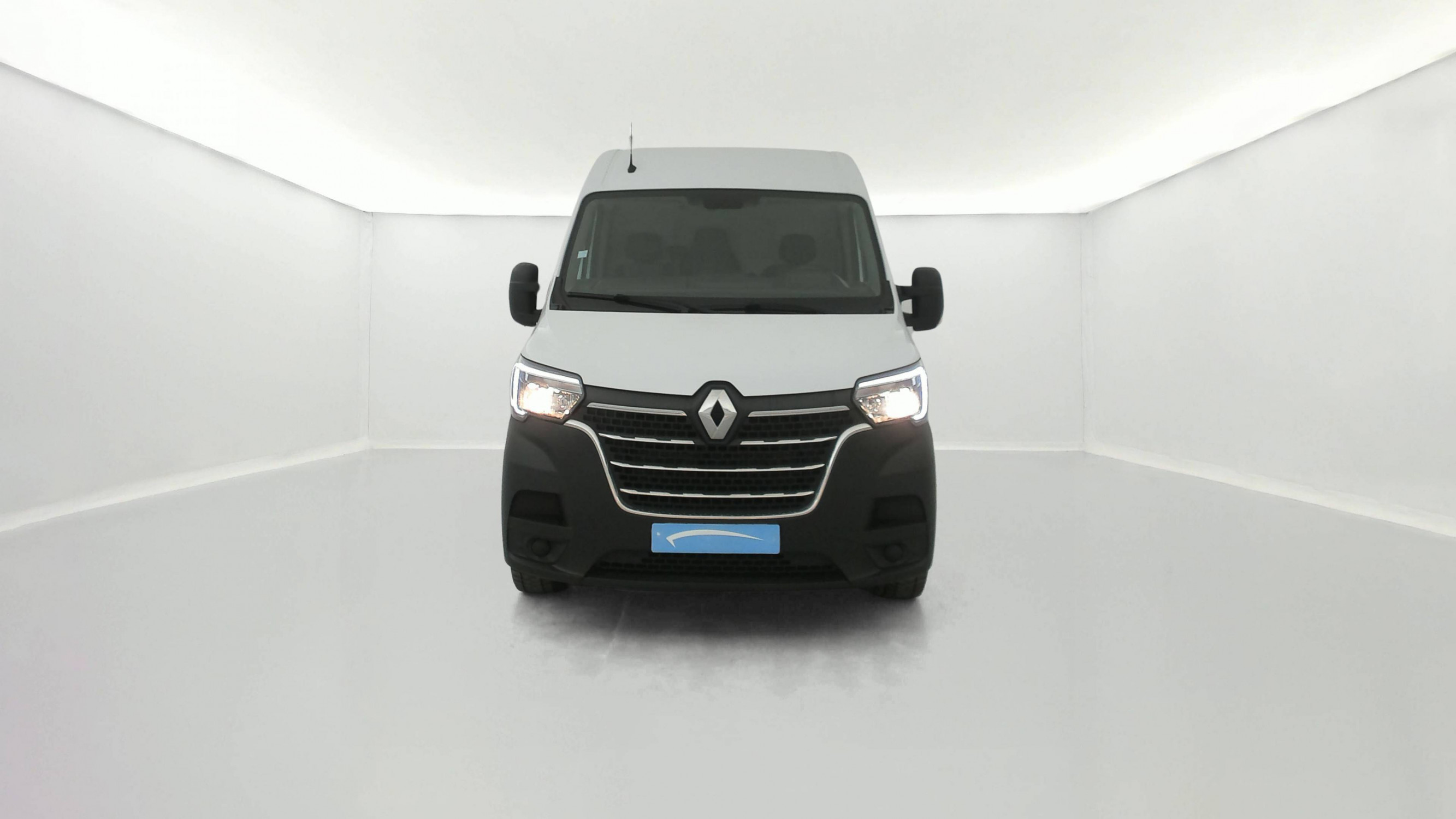 Vente en ligne Renault Master Fourgon MASTER FGN TRAC F3300 L2H2 BLUE DCI 150 au prix de 22 390 €