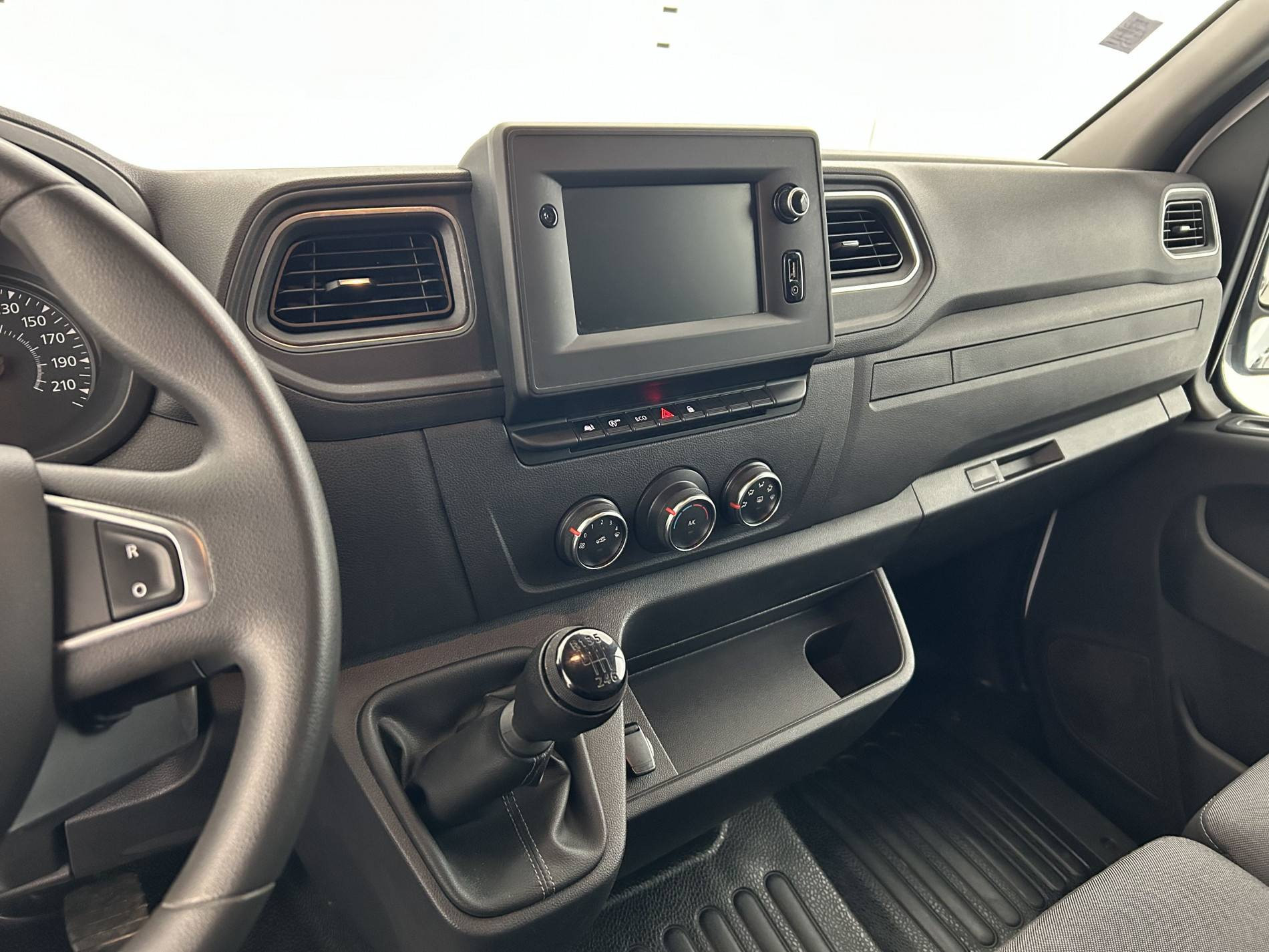 Vente en ligne Renault Master Fourgon MASTER FGN TRAC F3300 L2H2 BLUE DCI 150 au prix de 22 390 €