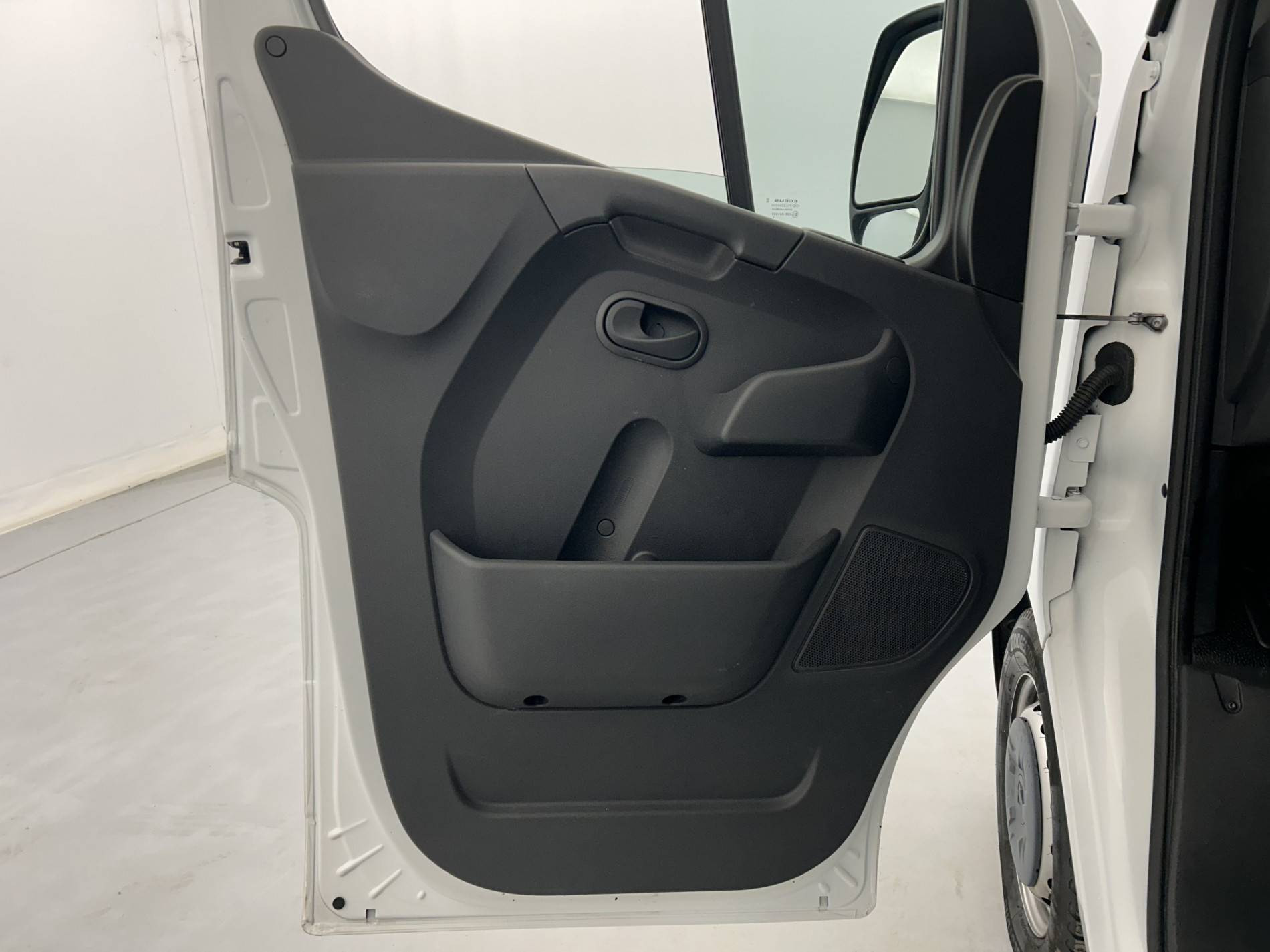 Vente en ligne Renault Master Fourgon MASTER FGN TRAC F3300 L2H2 BLUE DCI 150 au prix de 22 390 €