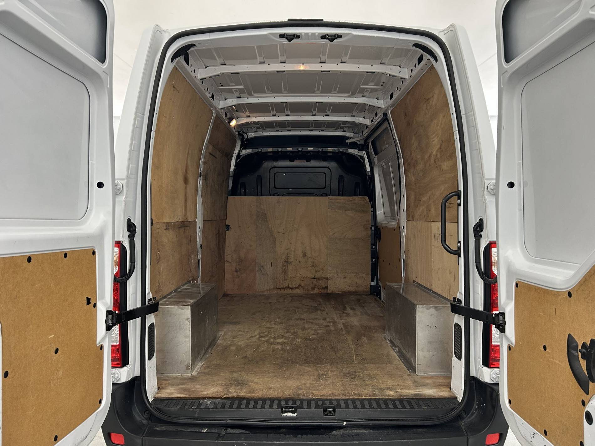 Vente en ligne Renault Master Fourgon MASTER FGN TRAC F3300 L2H2 BLUE DCI 150 au prix de 22 390 €