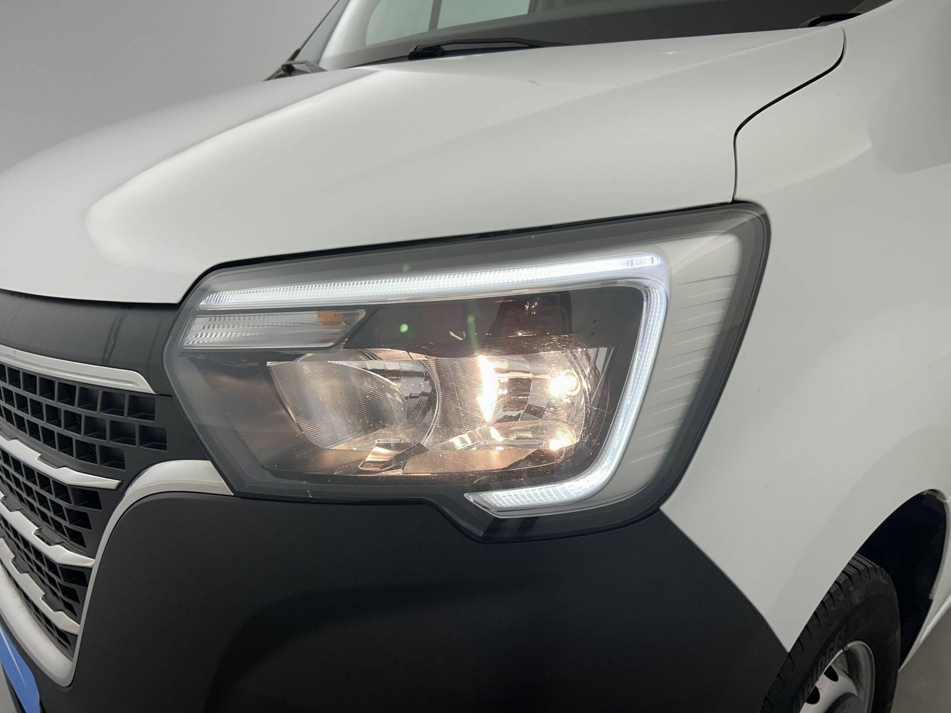 Vente en ligne Renault Master Fourgon MASTER FGN TRAC F3300 L2H2 BLUE DCI 150 au prix de 22 390 €