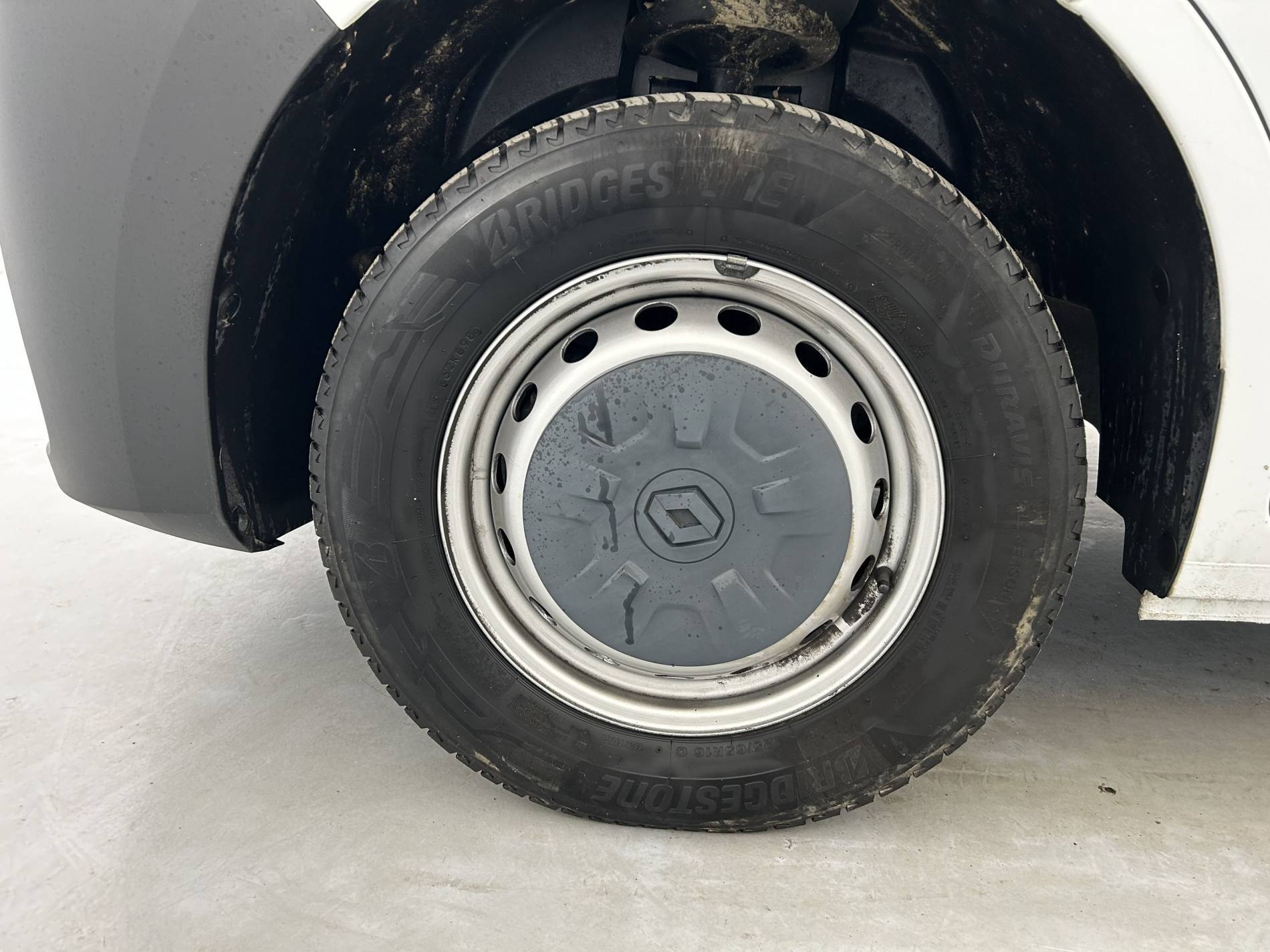 Vente en ligne Renault Master Fourgon MASTER FGN TRAC F3300 L2H2 BLUE DCI 150 au prix de 22 390 €