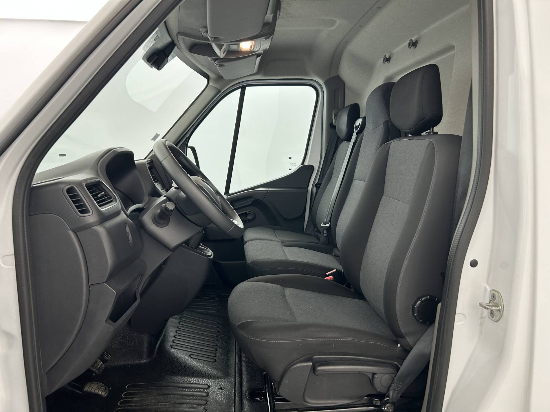 Vente en ligne Renault Master Fourgon MASTER FGN TRAC F3300 L2H2 BLUE DCI 150 au prix de 22 390 €