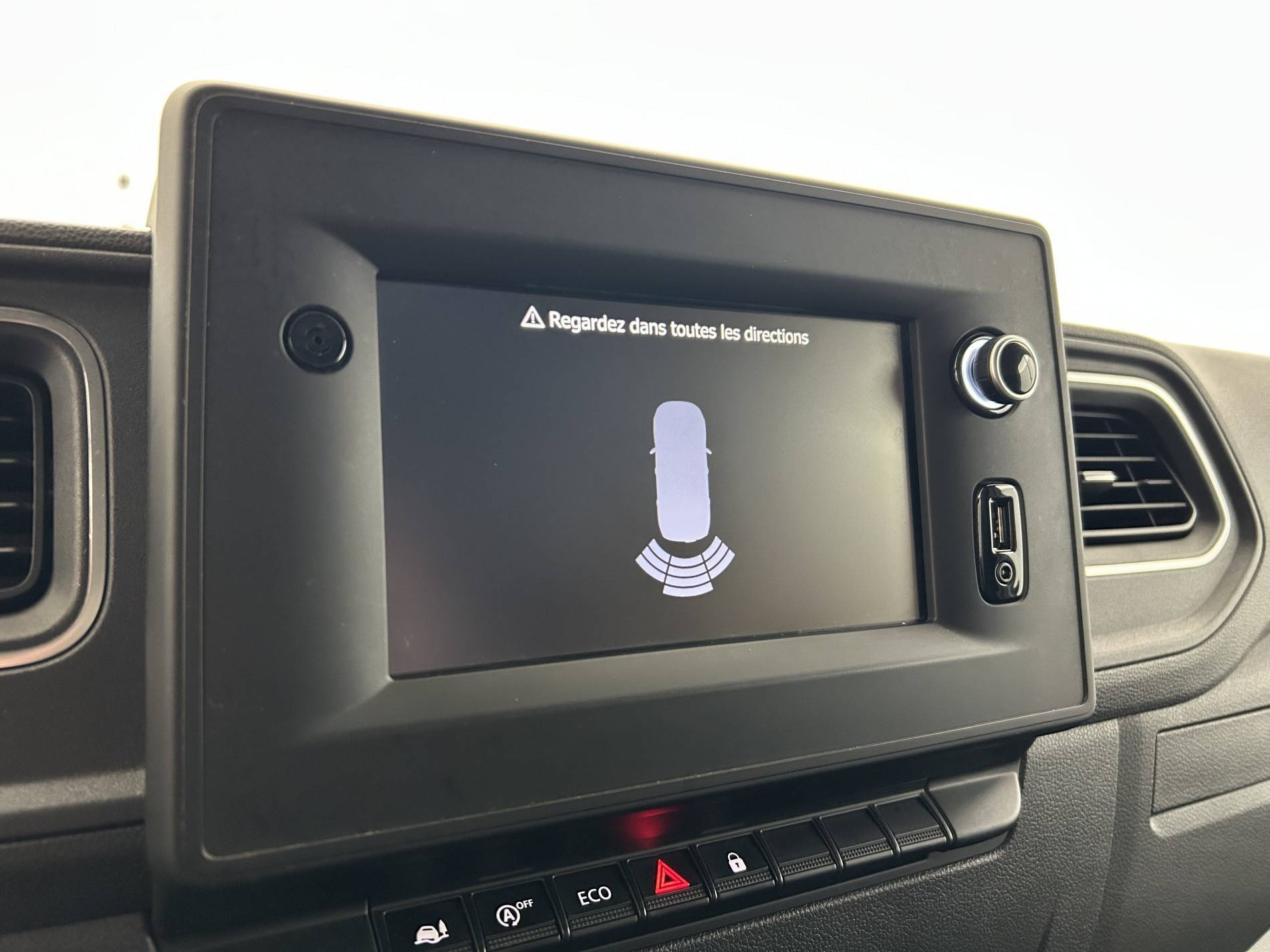 Vente en ligne Renault Master Fourgon MASTER FGN TRAC F3300 L2H2 BLUE DCI 150 au prix de 22 390 €