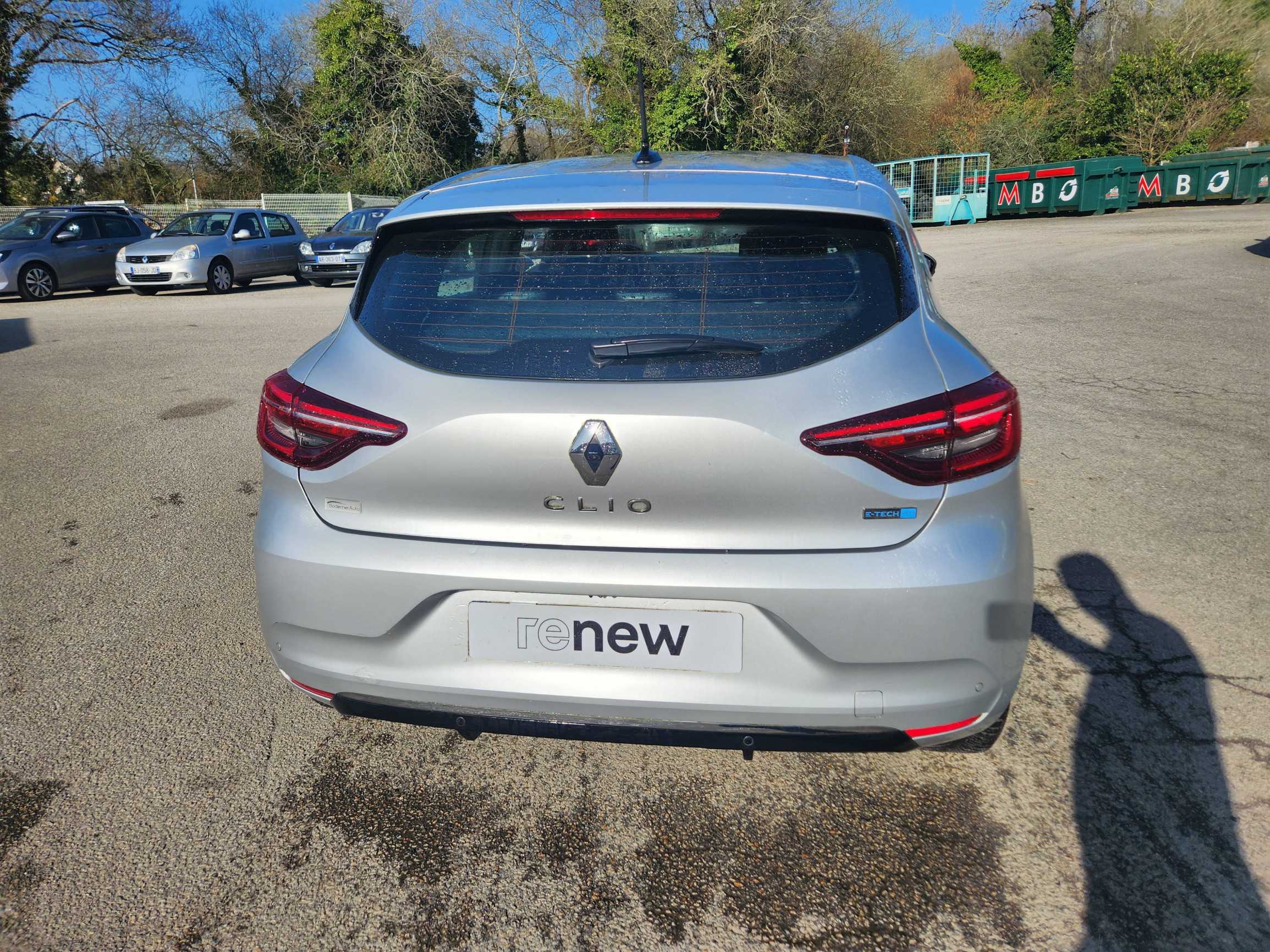 Vente en ligne Renault Clio 5 Clio E-Tech 140 - 21N au prix de 16 499 €