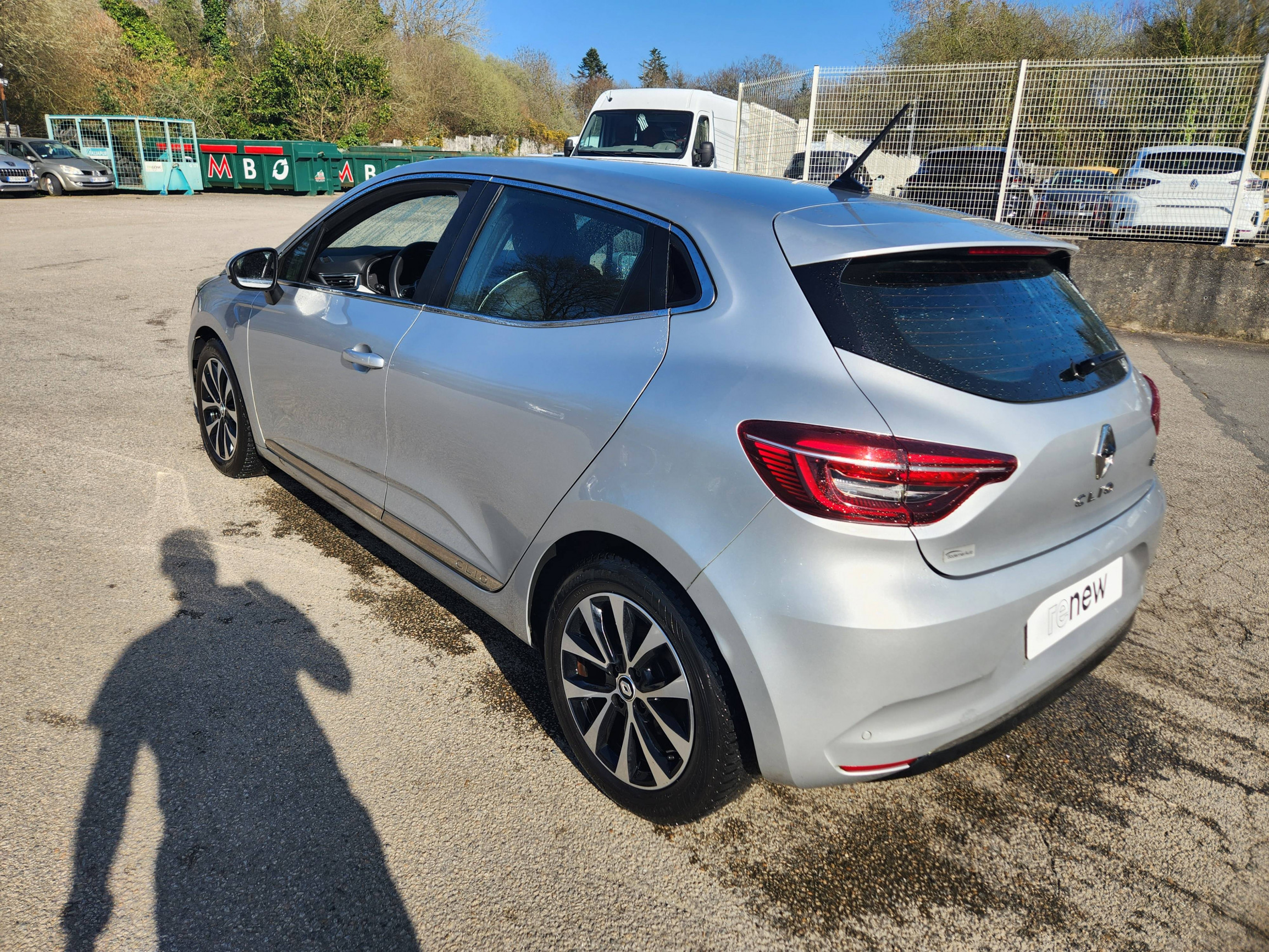 Vente en ligne Renault Clio 5 Clio E-Tech 140 - 21N au prix de 16 499 €