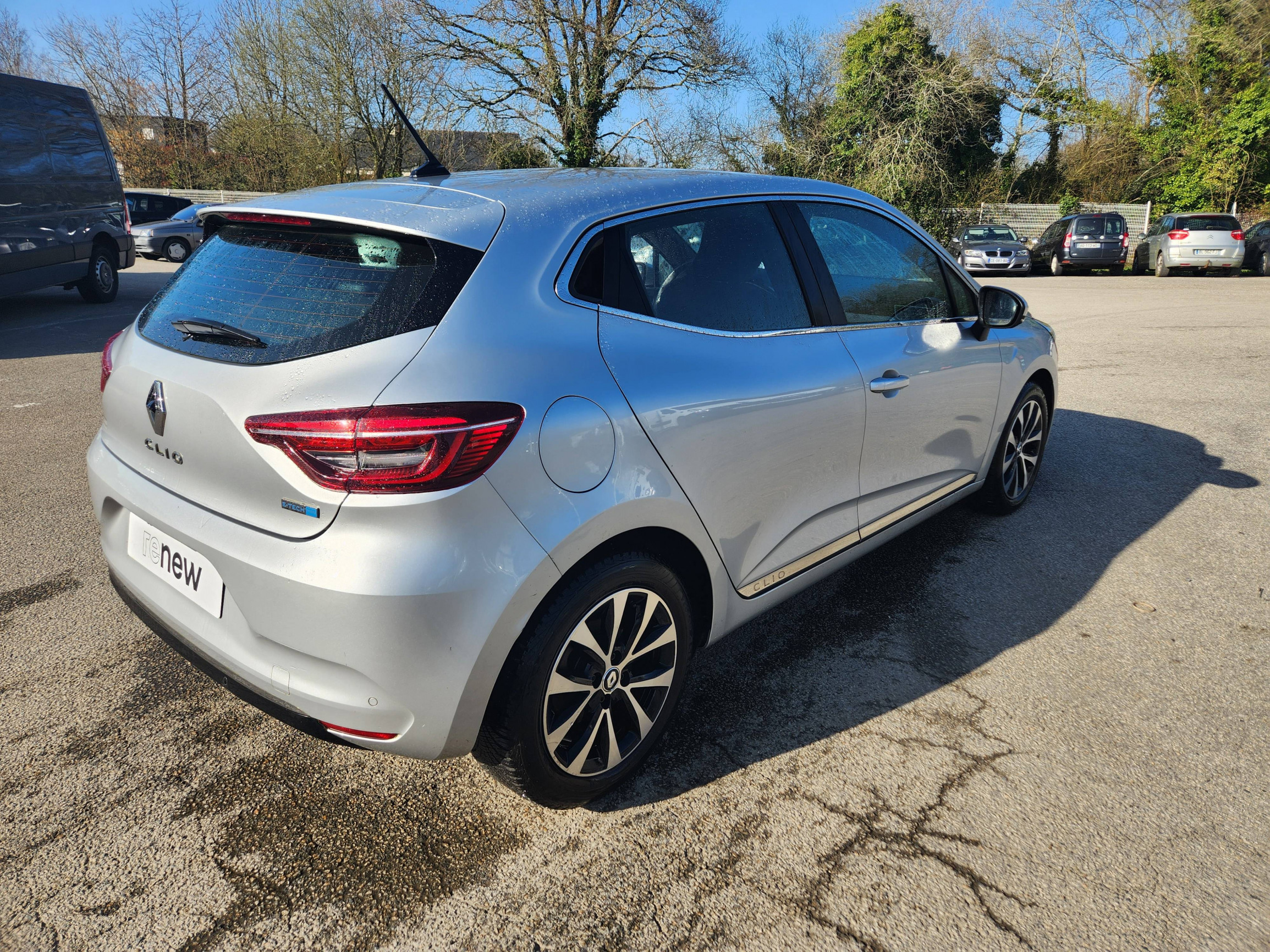 Vente en ligne Renault Clio 5 Clio E-Tech 140 - 21N au prix de 16 499 €