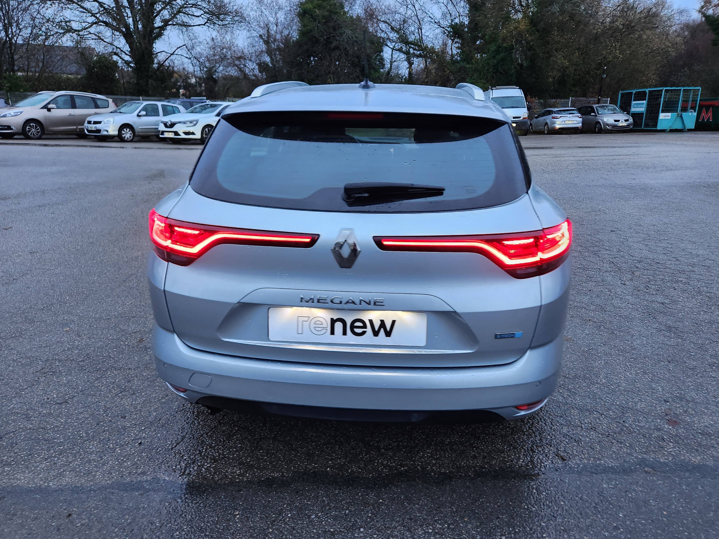 Vente en ligne Renault Megane 4 Estate Mégane IV Estate E-TECH Plug-In Hybride 160 - 21N au prix de 16 999 €