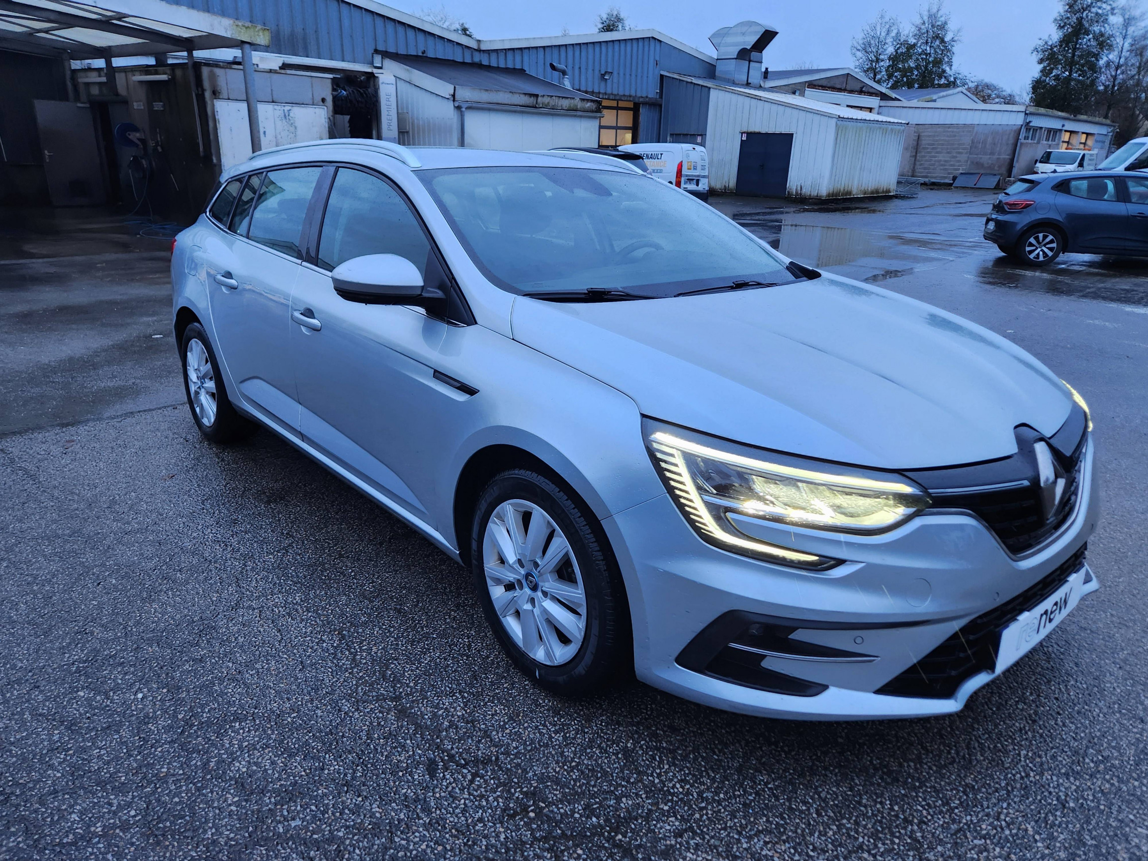 Vente en ligne Renault Megane 4 Estate Mégane IV Estate E-TECH Plug-In Hybride 160 - 21N au prix de 16 999 €