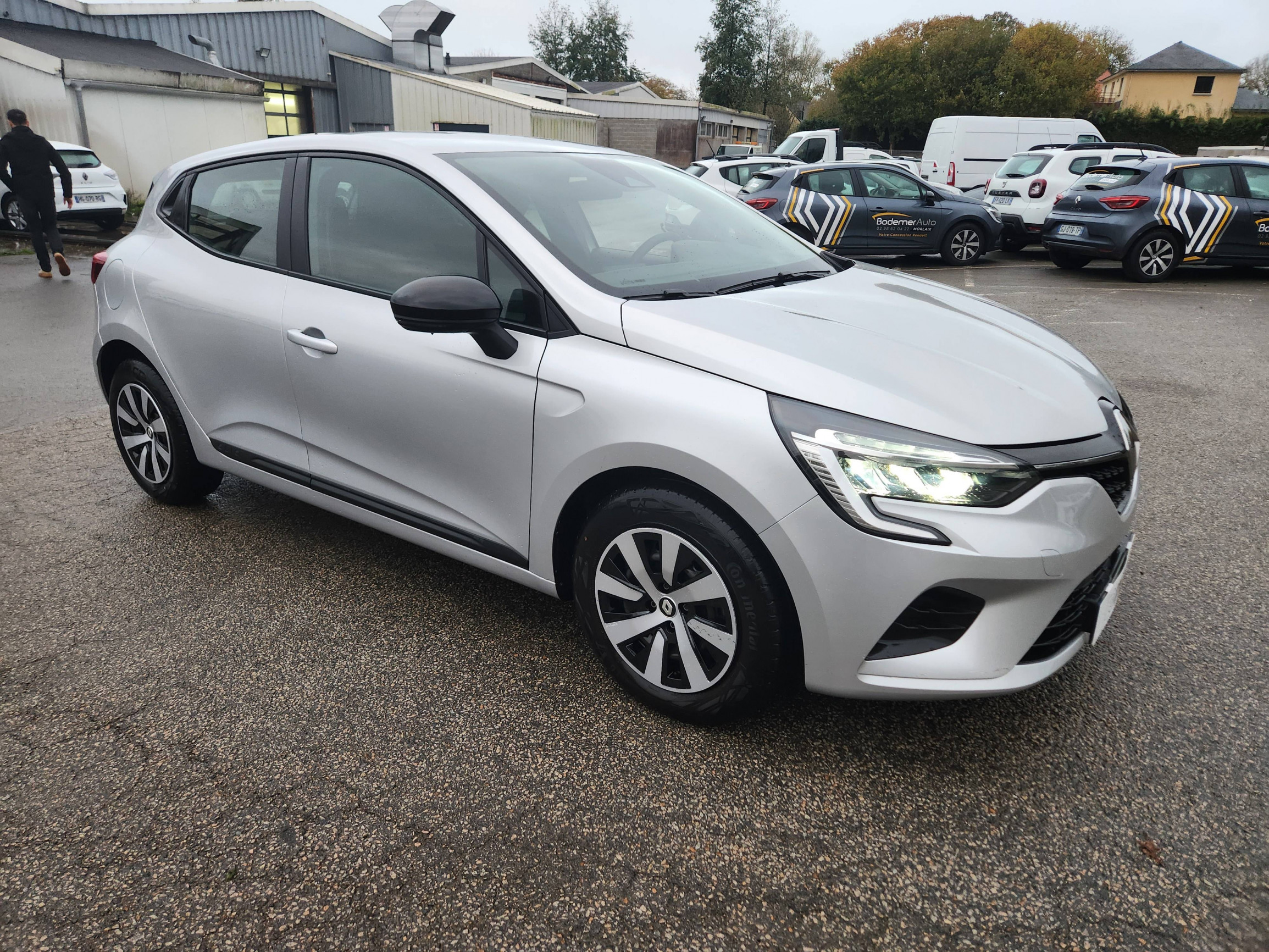 Vente en ligne Renault Clio 5 Clio TCe 90 au prix de 14 999 €