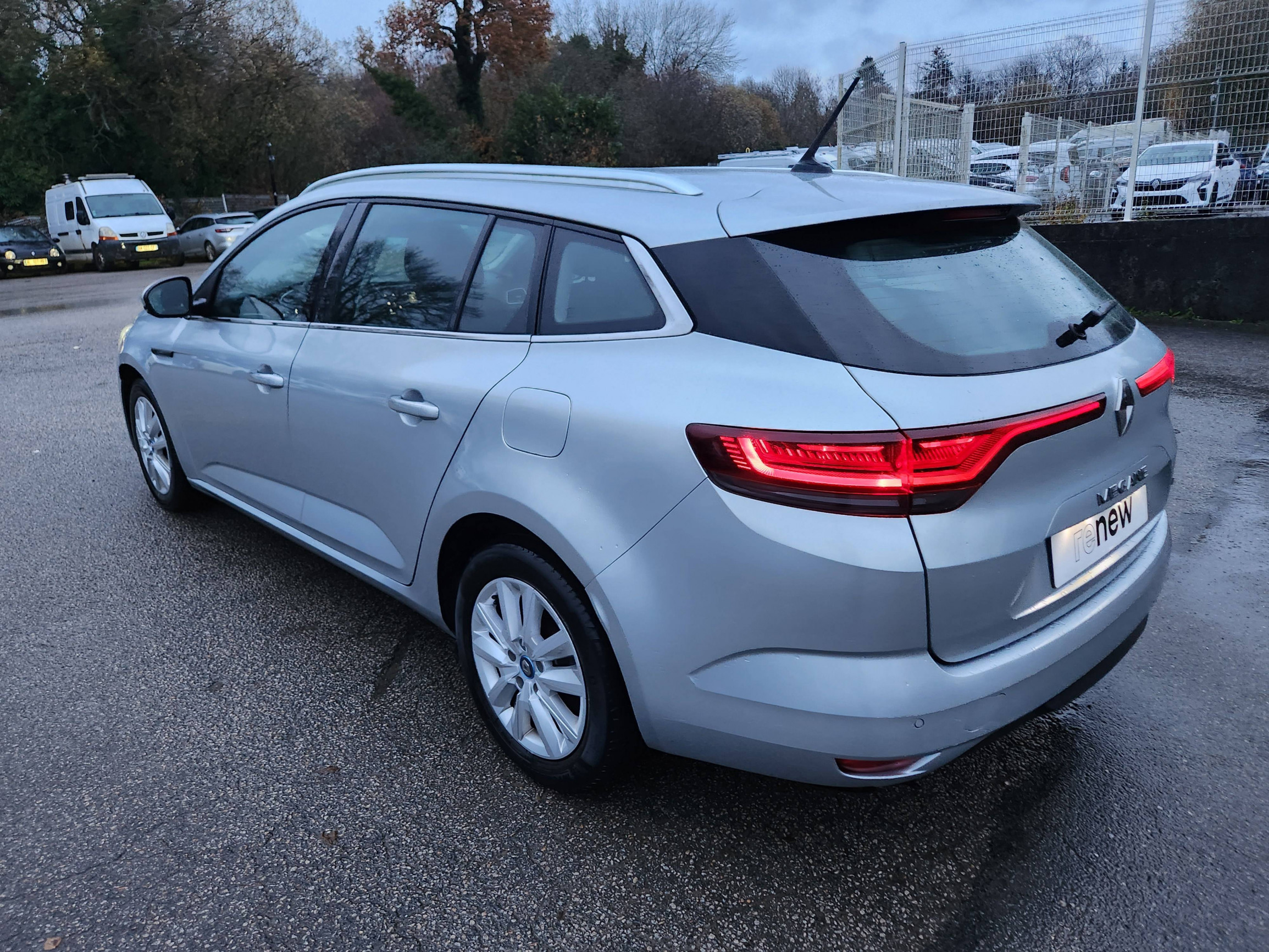 Vente en ligne Renault Megane 4 Estate Mégane IV Estate E-TECH Plug-In Hybride 160 - 21N au prix de 16 999 €