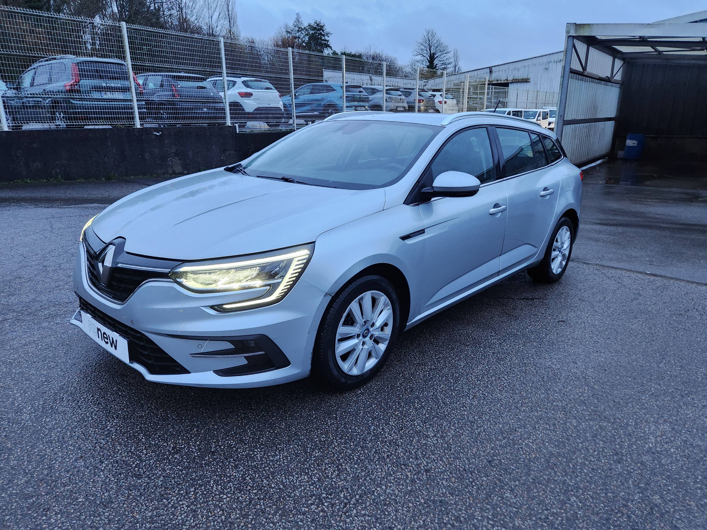 Vente en ligne Renault Megane 4 Estate Mégane IV Estate E-TECH Plug-In Hybride 160 - 21N au prix de 16 999 €