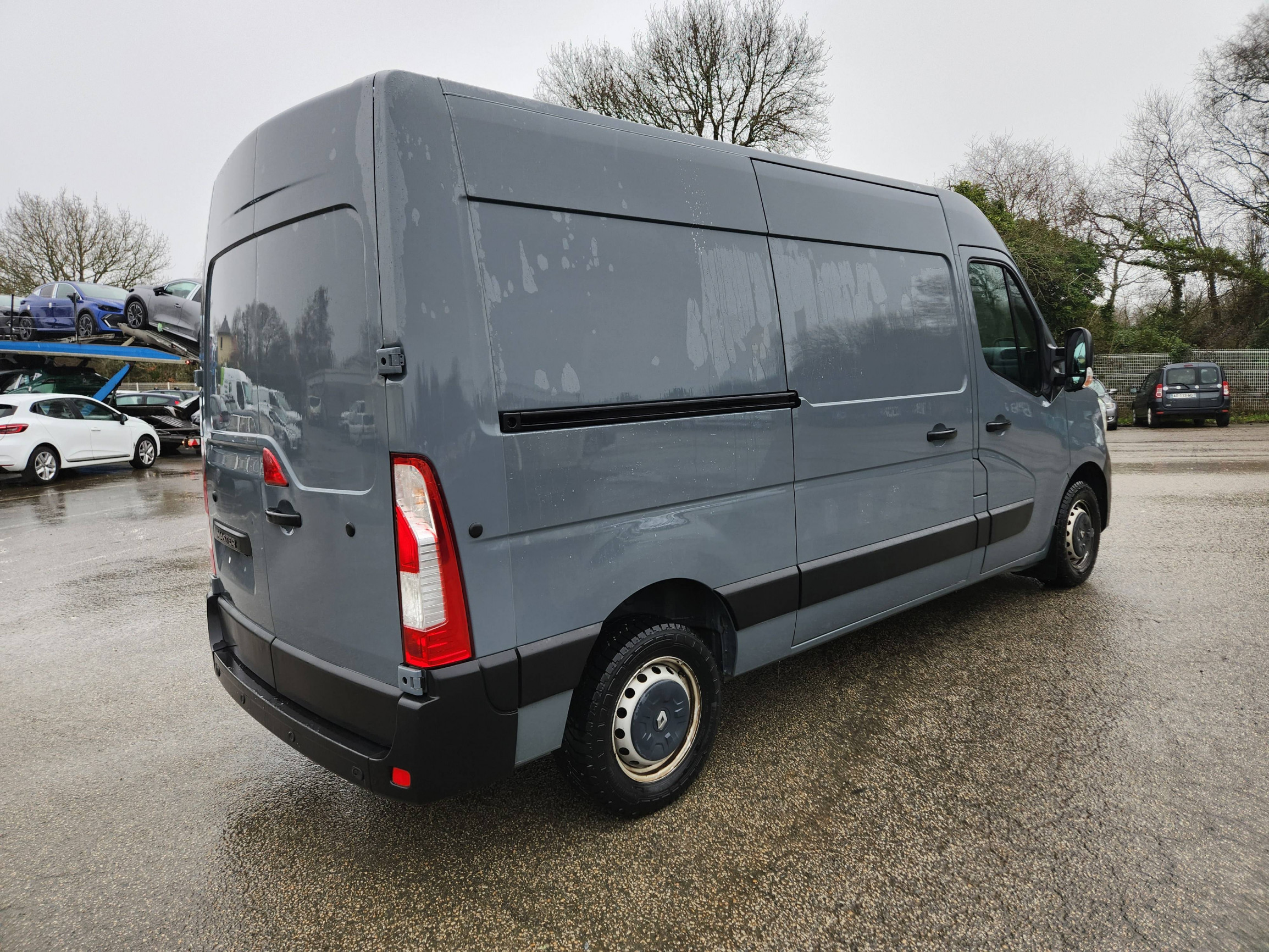 Vente en ligne Renault Master Fourgon MASTER FGN TRAC F3500 L2H2 DCI 135 au prix de 18 999 €