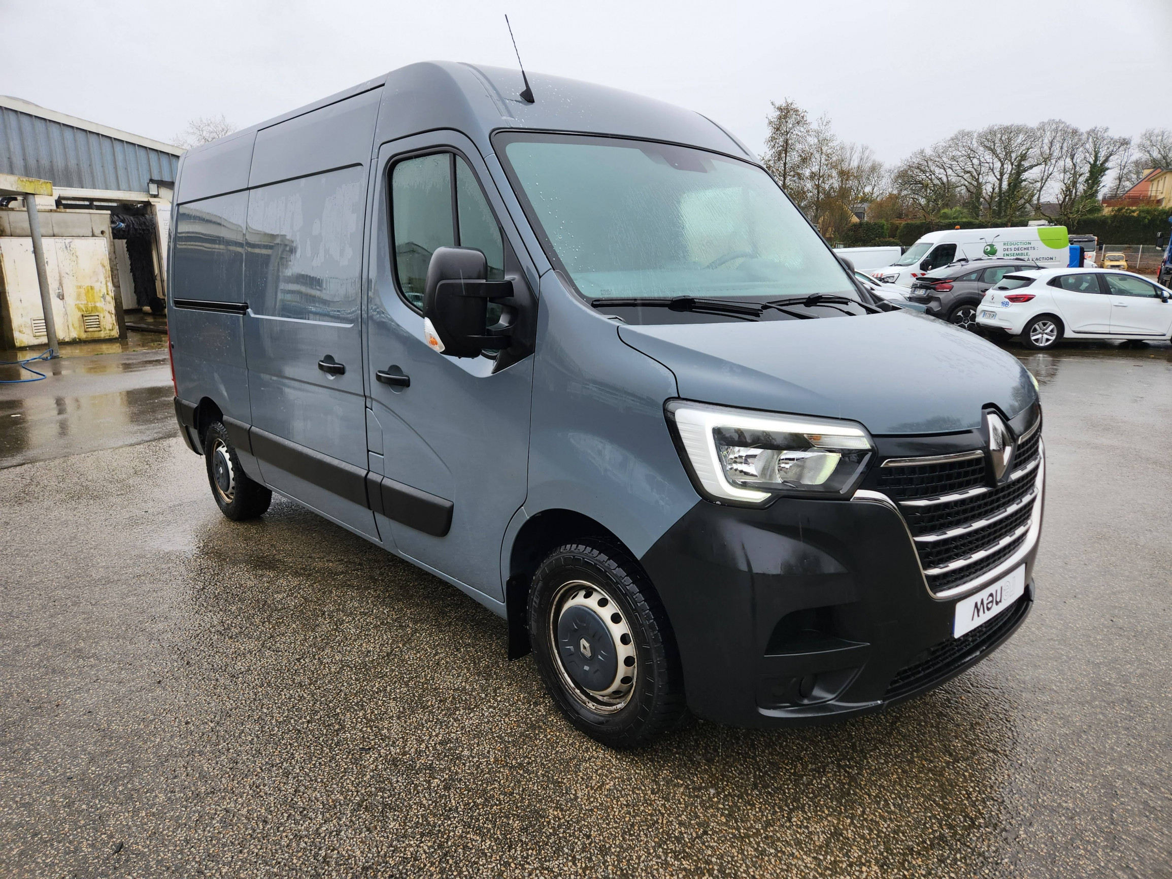 Vente en ligne Renault Master Fourgon MASTER FGN TRAC F3500 L2H2 DCI 135 au prix de 18 999 €