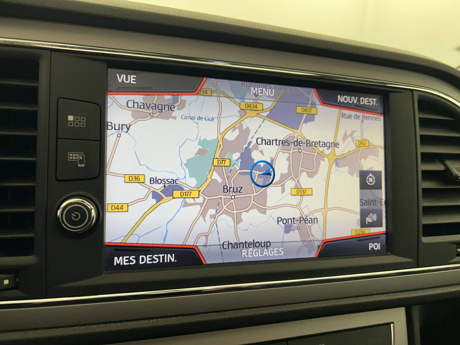 Vente en ligne Seat Leon  1.0 EcoTSI 115 Start/Stop BVM6 au prix de 12 999 €