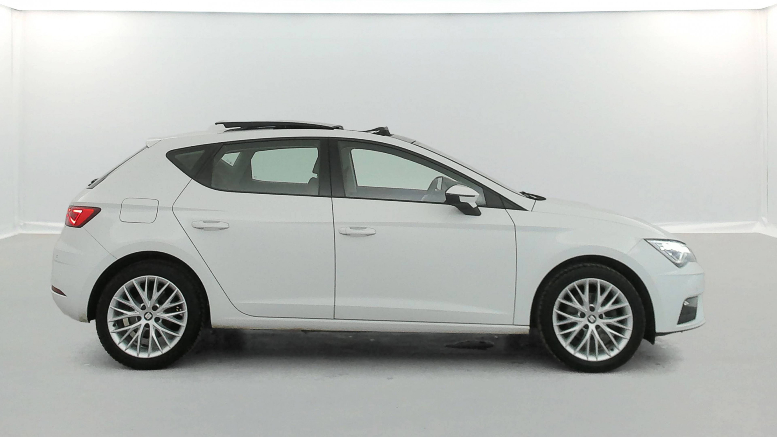Vente en ligne Seat Leon  1.0 EcoTSI 115 Start/Stop BVM6 au prix de 12 999 €