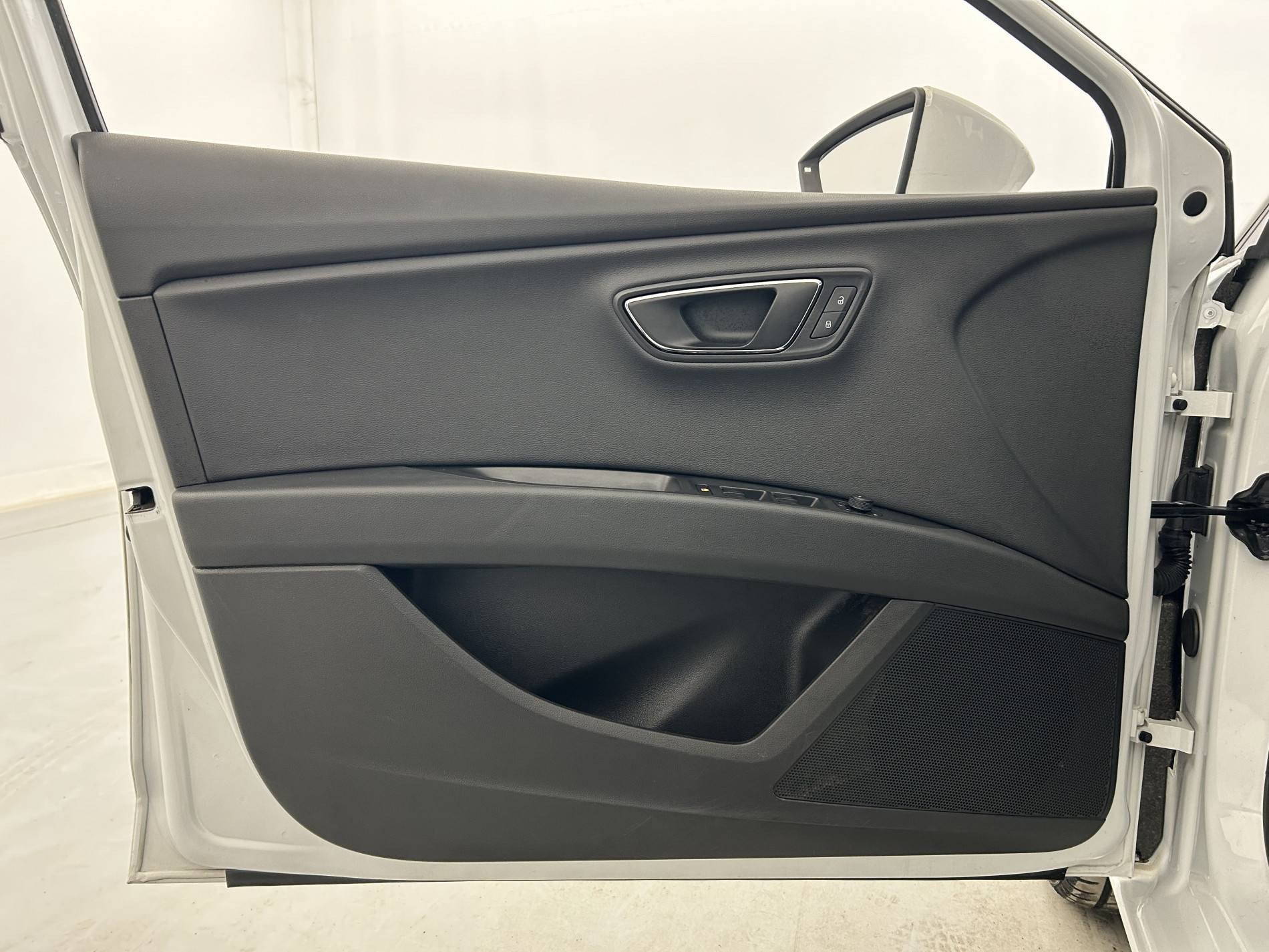 Vente en ligne Seat Leon  1.0 EcoTSI 115 Start/Stop BVM6 au prix de 12 999 €