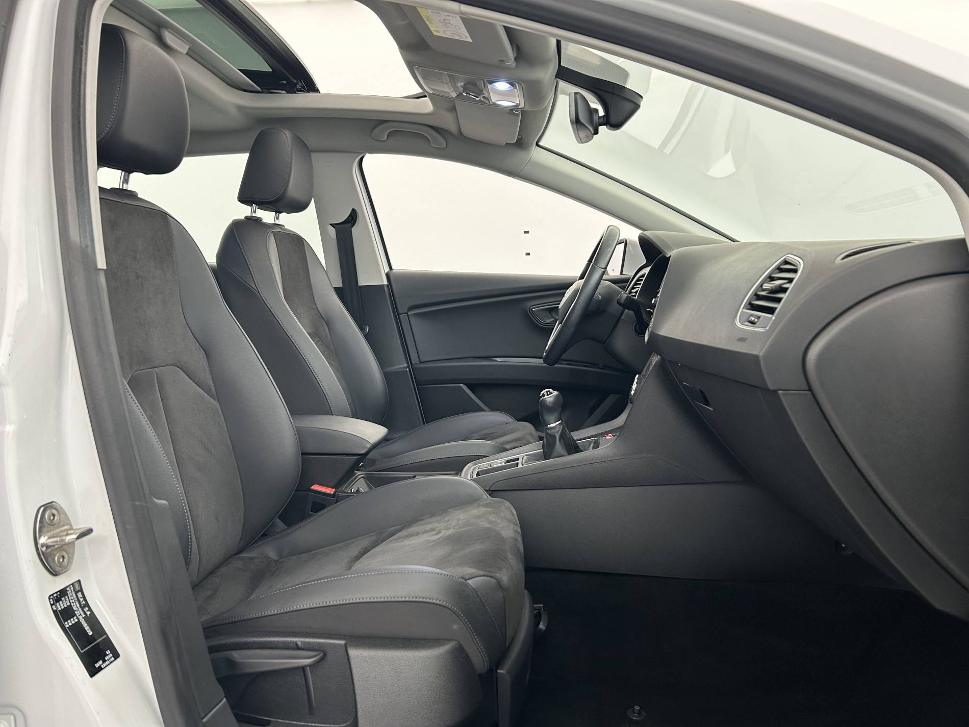 Vente en ligne Seat Leon  1.0 EcoTSI 115 Start/Stop BVM6 au prix de 12 999 €