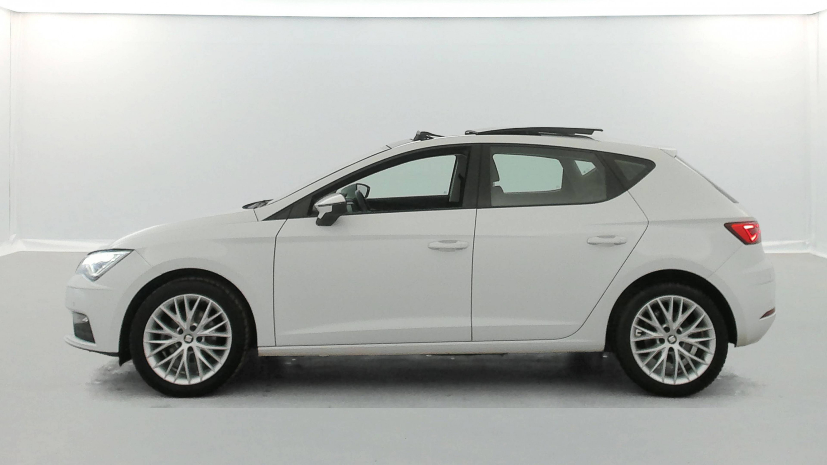 Vente en ligne Seat Leon  1.0 EcoTSI 115 Start/Stop BVM6 au prix de 12 999 €