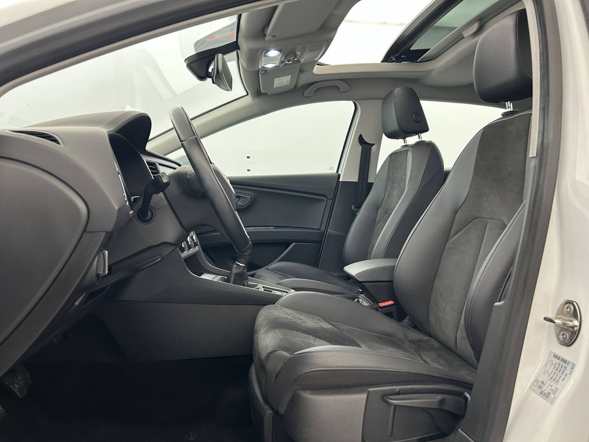 Vente en ligne Seat Leon  1.0 EcoTSI 115 Start/Stop BVM6 au prix de 12 999 €