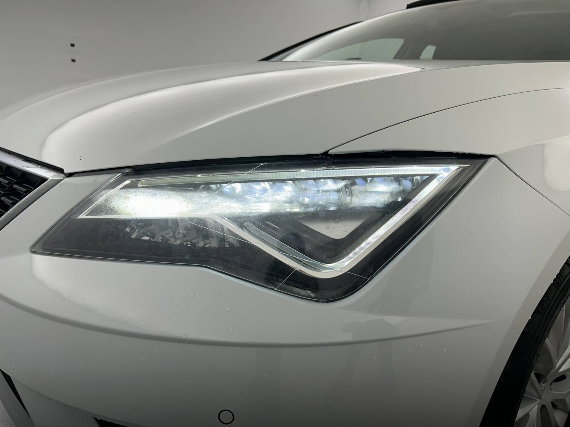 Vente en ligne Seat Leon  1.0 EcoTSI 115 Start/Stop BVM6 au prix de 12 999 €