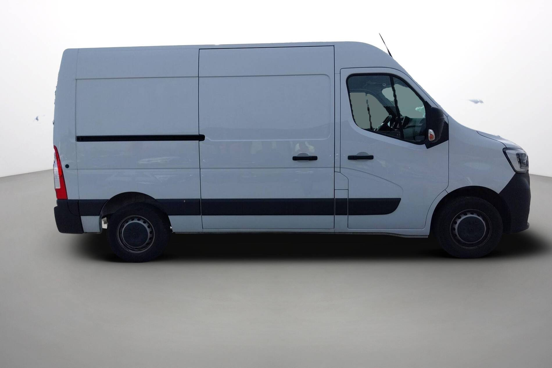 Vente en ligne Renault Master Fourgon MASTER FGN TRAC F3500 L2H2 BLUE DCI 135 au prix de 26 999 €
