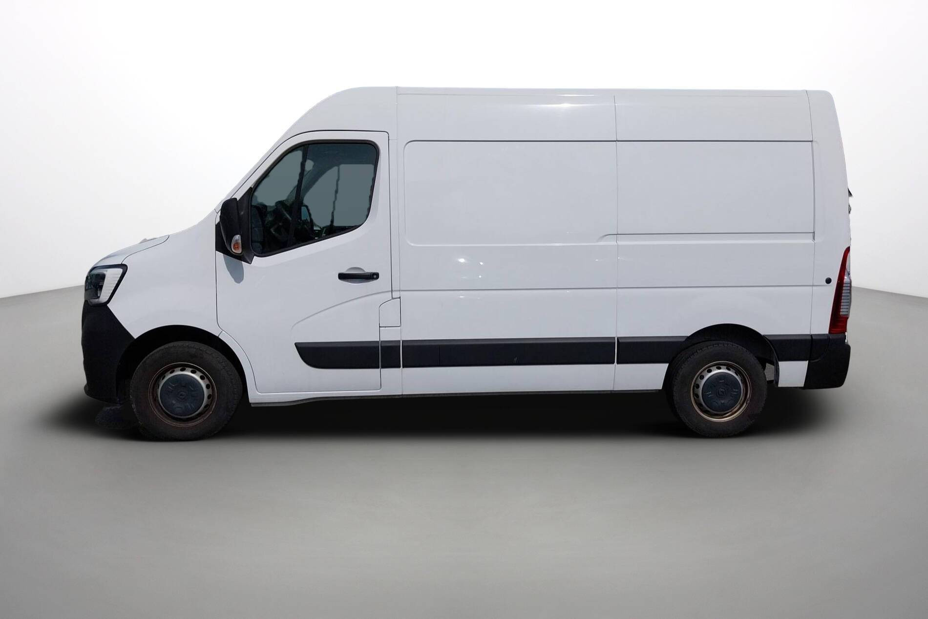 Vente en ligne Renault Master Fourgon MASTER FGN TRAC F3500 L2H2 BLUE DCI 135 au prix de 26 999 €