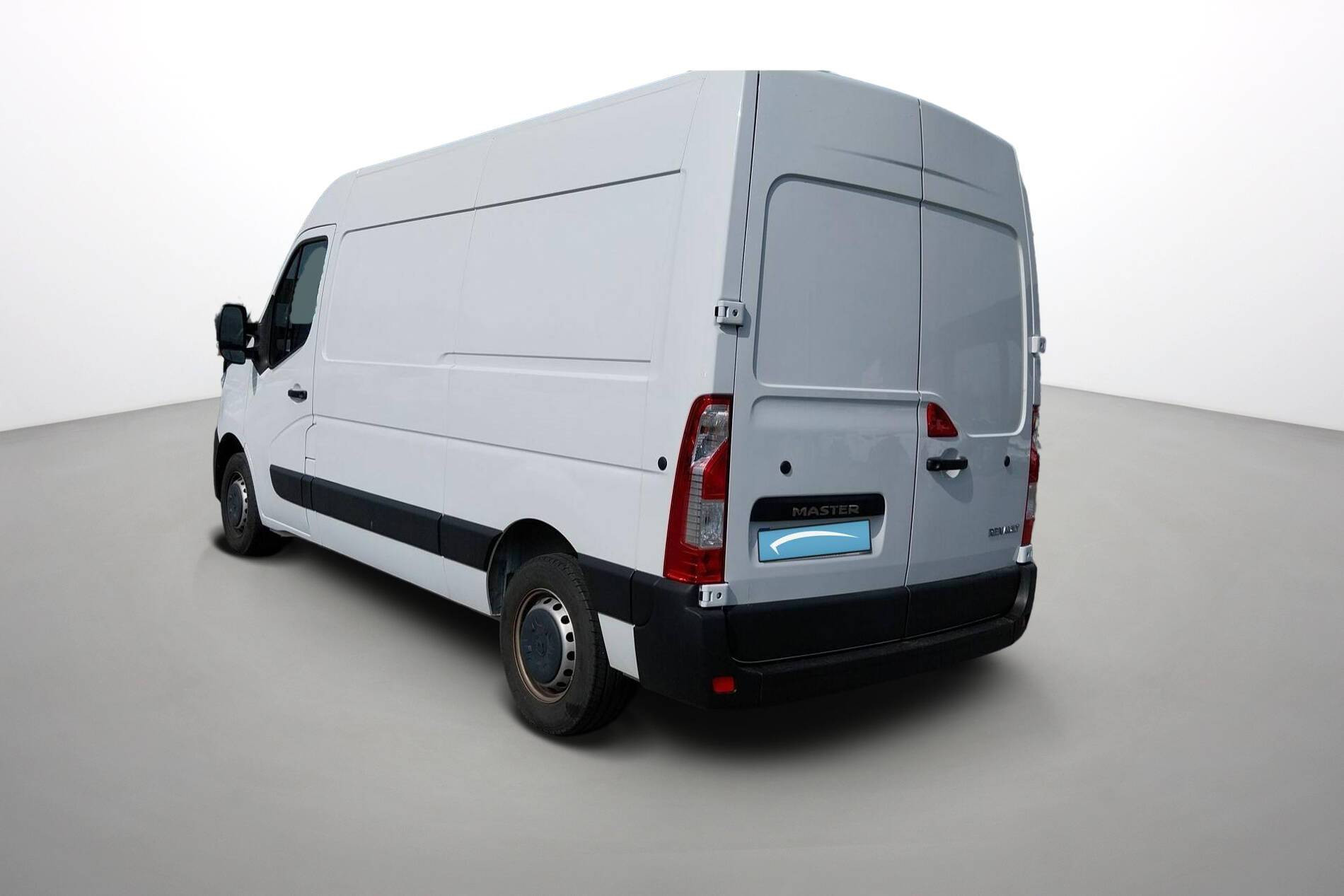 Vente en ligne Renault Master Fourgon MASTER FGN TRAC F3500 L2H2 BLUE DCI 135 au prix de 26 999 €