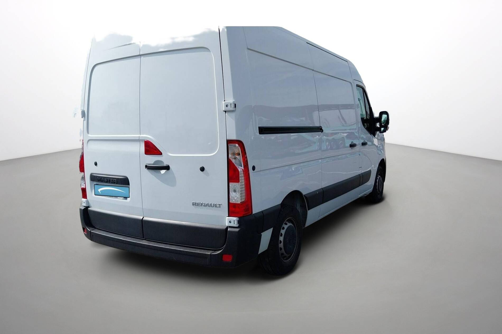 Vente en ligne Renault Master Fourgon MASTER FGN TRAC F3500 L2H2 BLUE DCI 135 au prix de 26 999 €