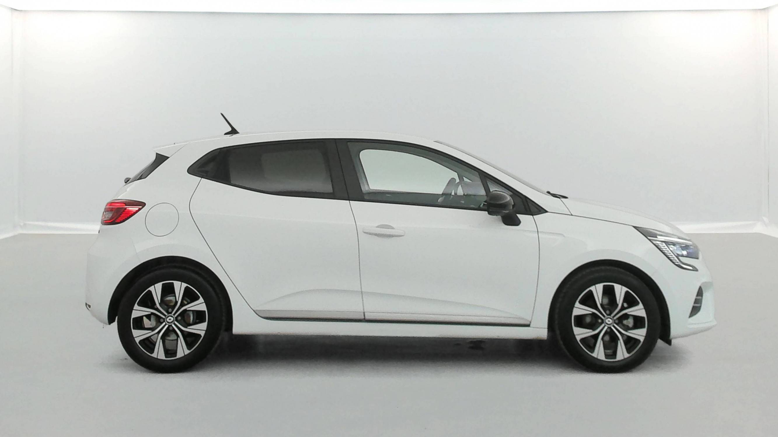 Vente en ligne Renault Clio 5 Clio E-Tech full hybrid 145 au prix de 17 499 €