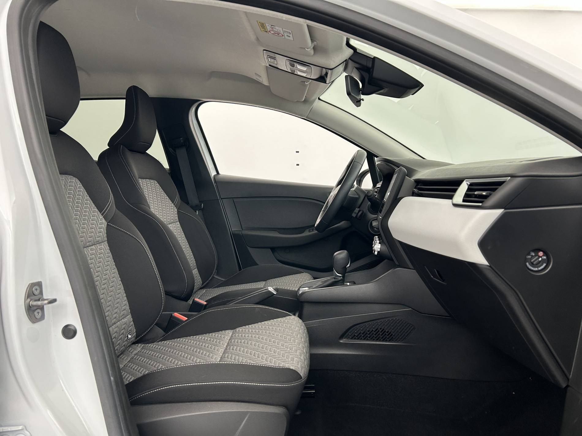 Vente en ligne Renault Clio 5 Clio E-Tech full hybrid 145 au prix de 17 499 €